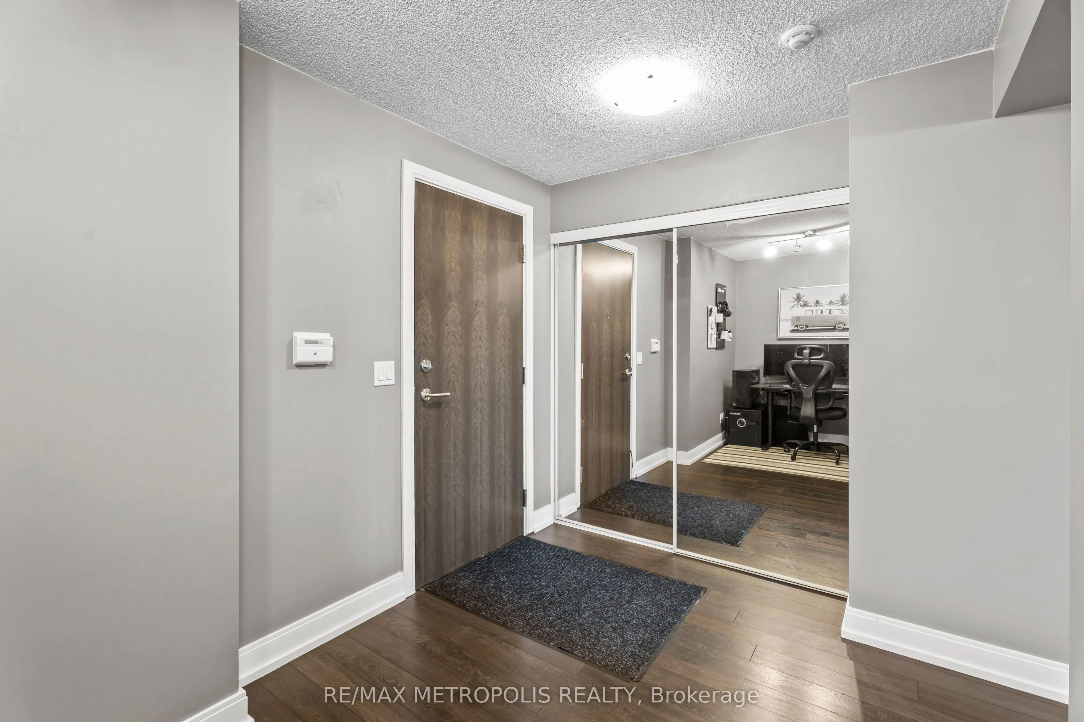 135 Village Green Square, #816