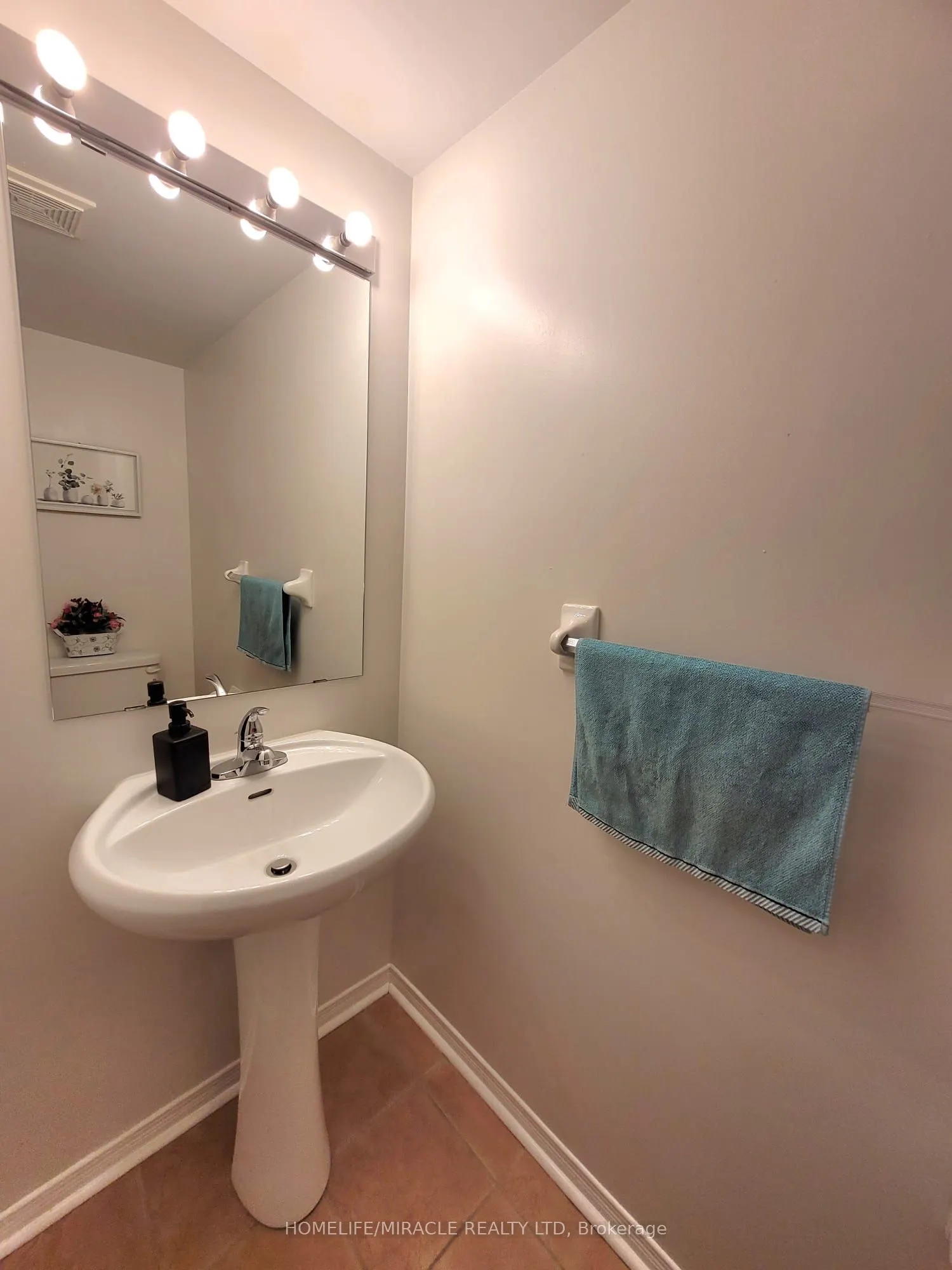 22 Exchequer Place, #25