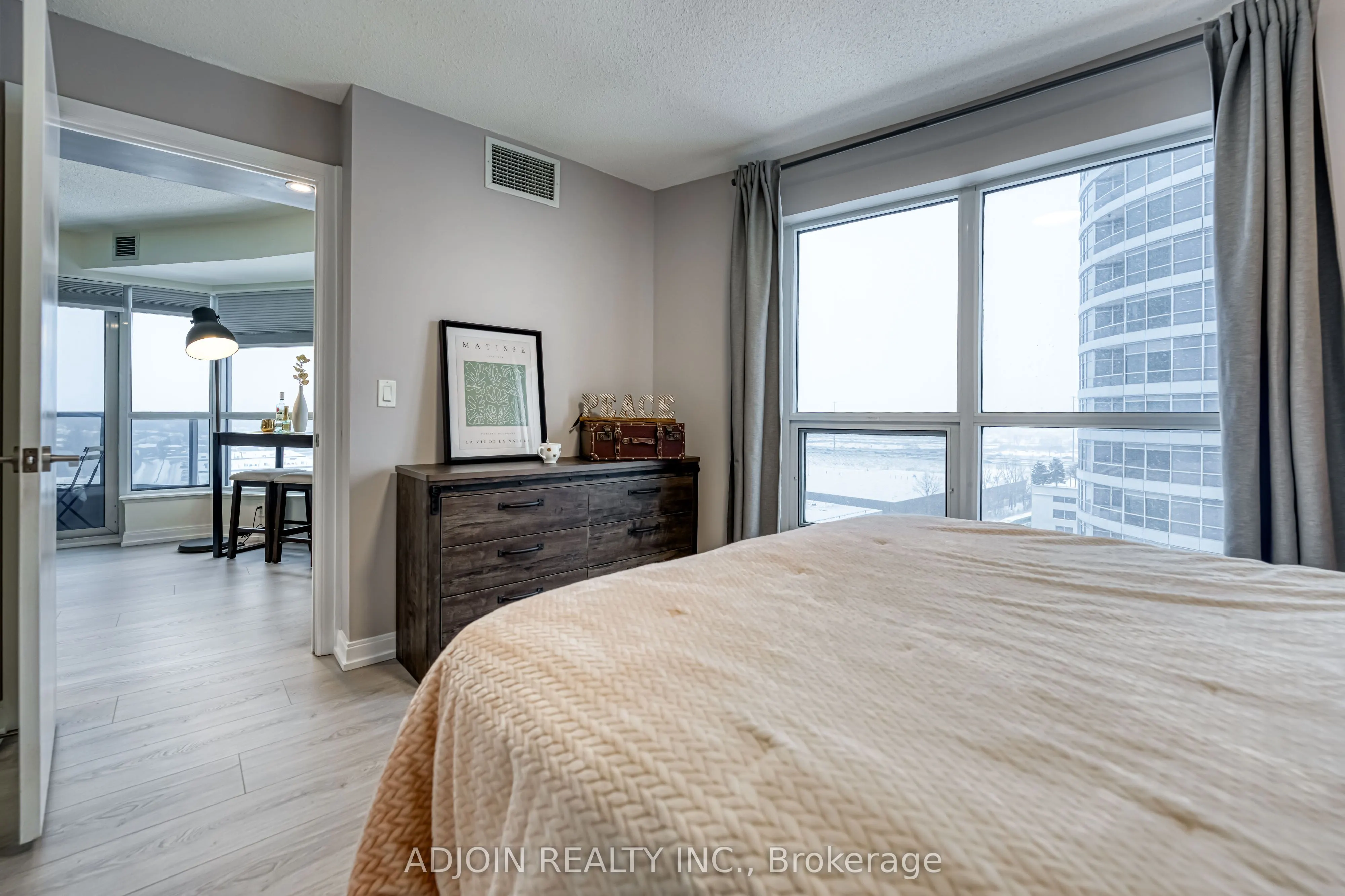 181 Village Green Square, #1113