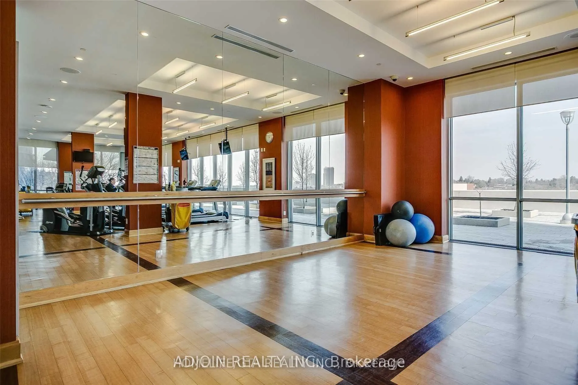 181 Village Green Square, #1113