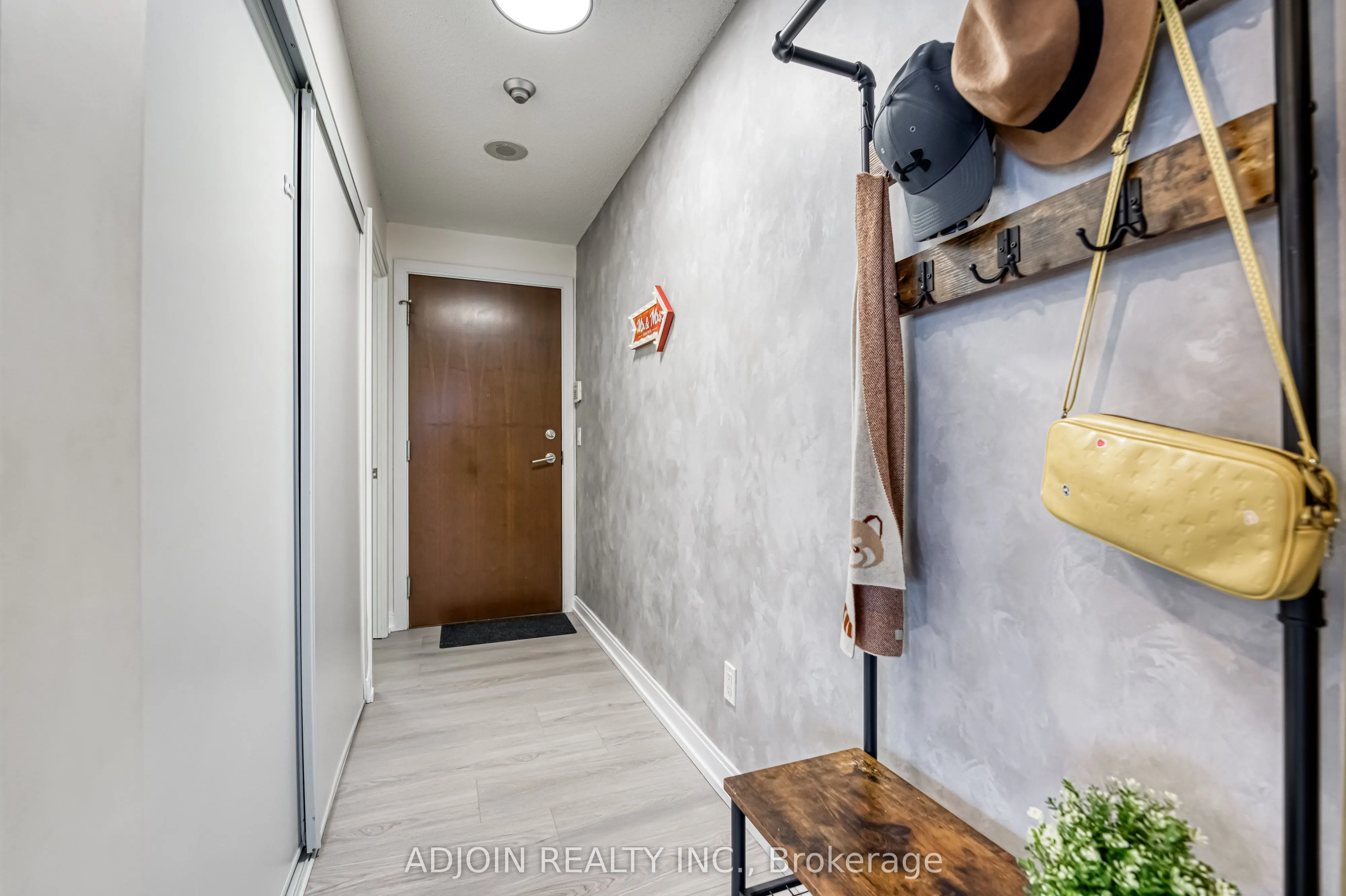 181 Village Green Square, #1113