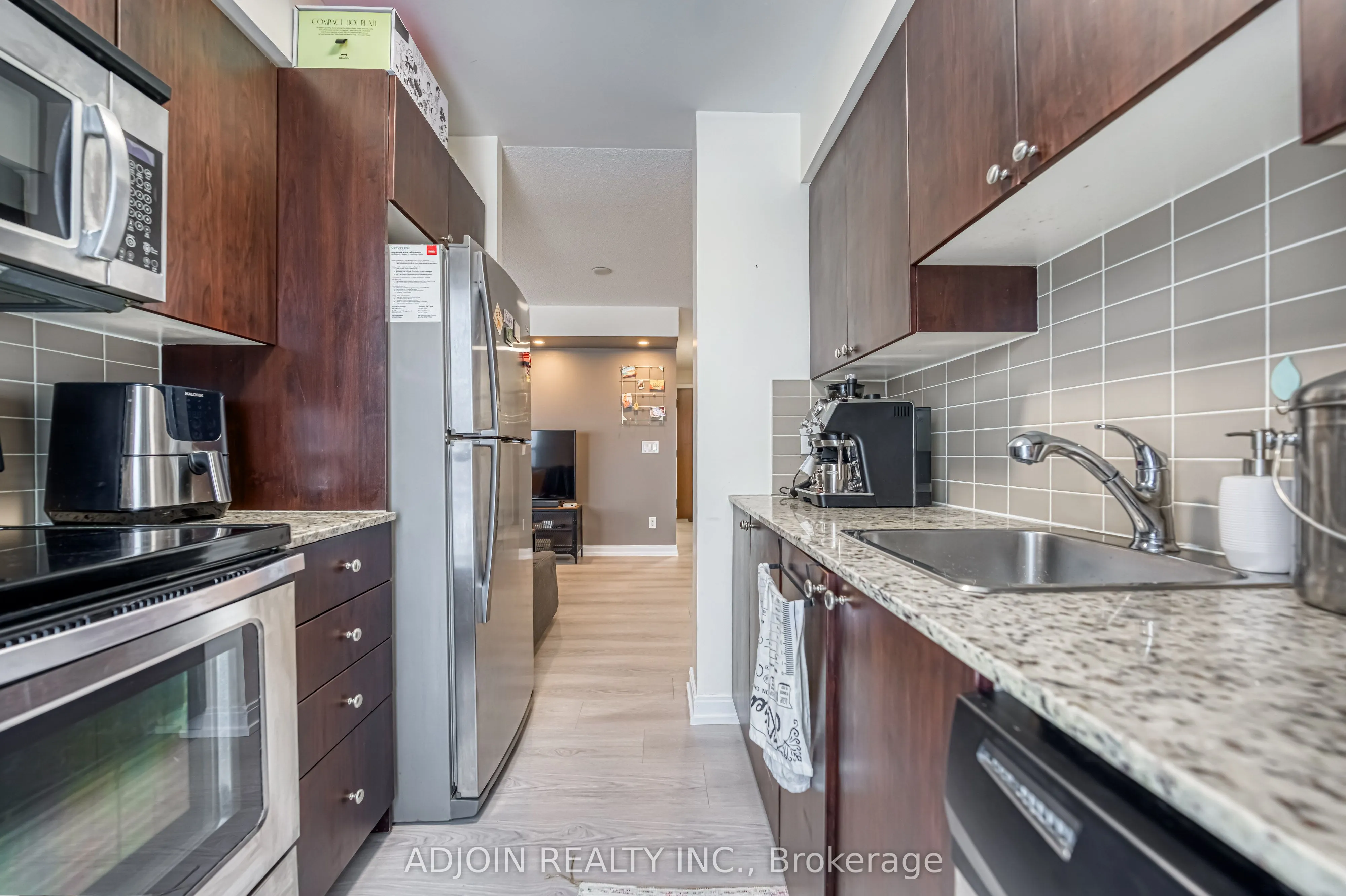 181 Village Green Square, #1113