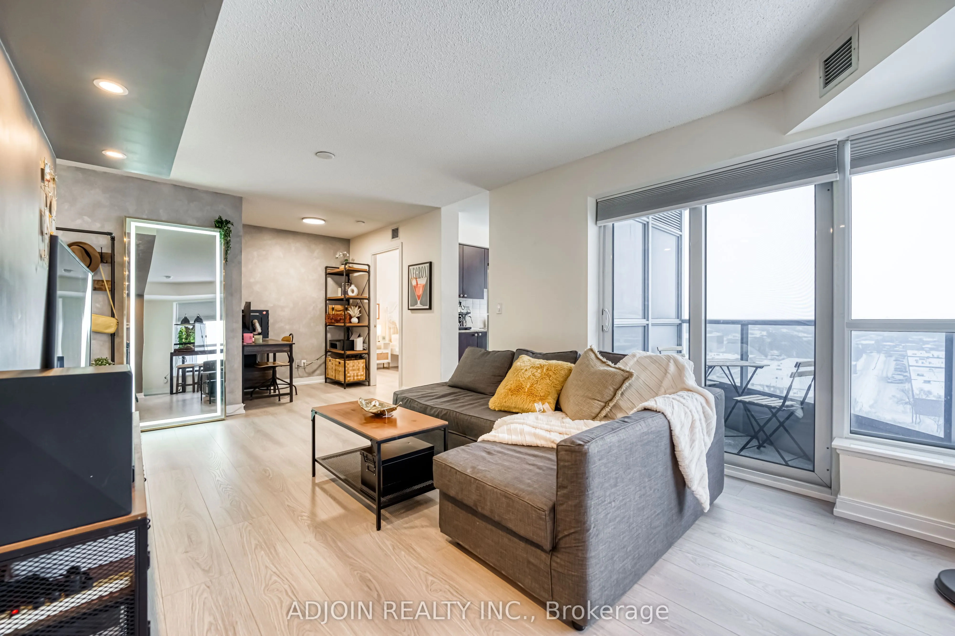 181 Village Green Square, #1113