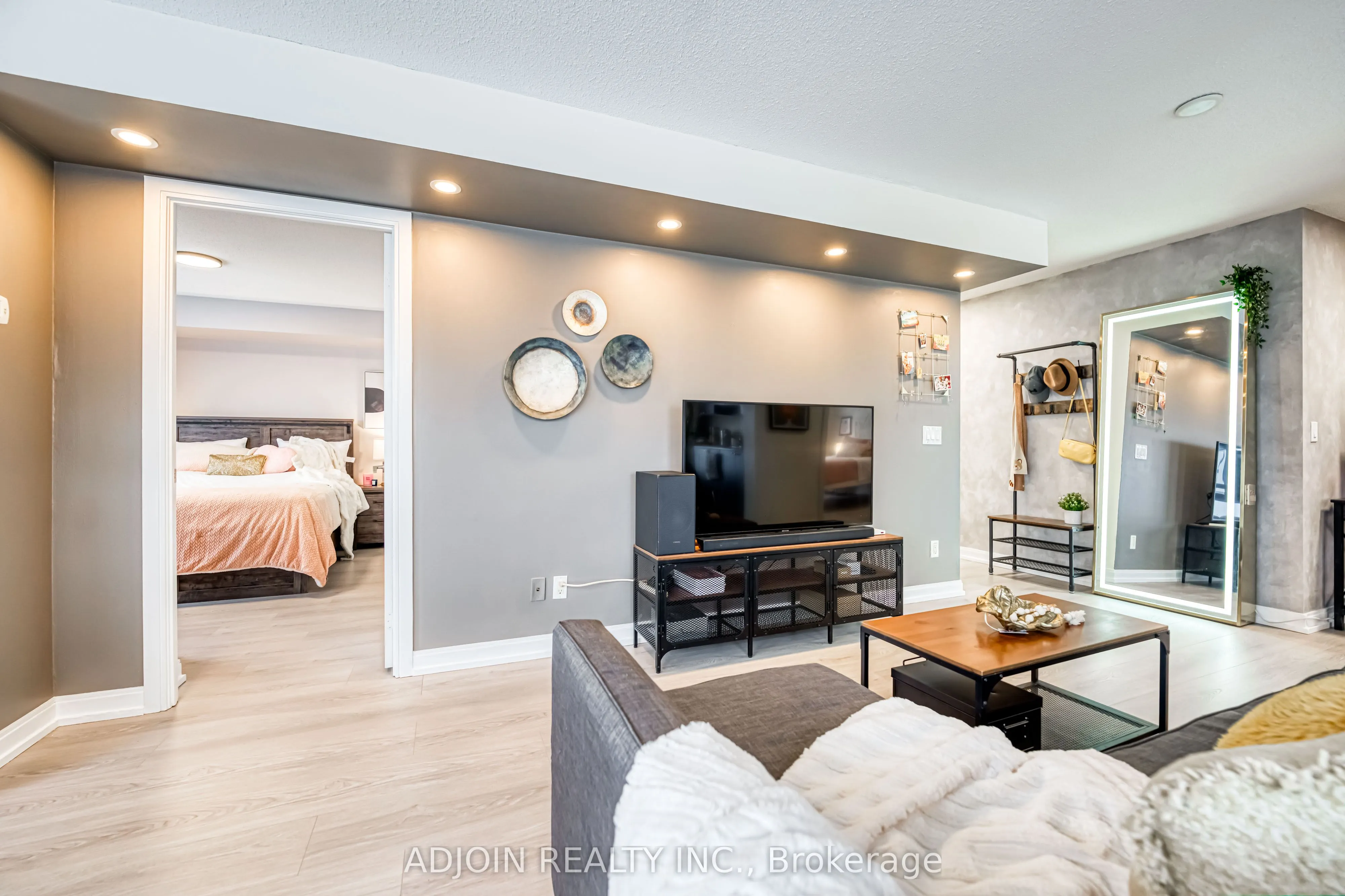 181 Village Green Square, #1113