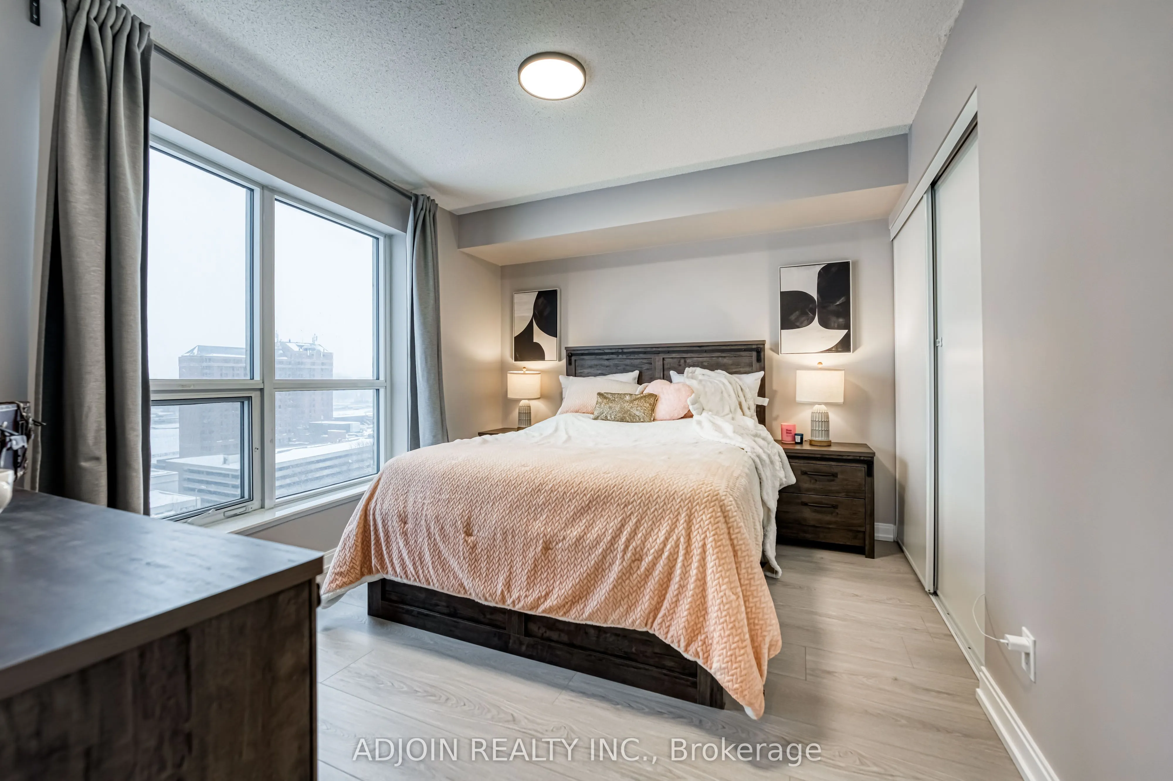 181 Village Green Square, #1113