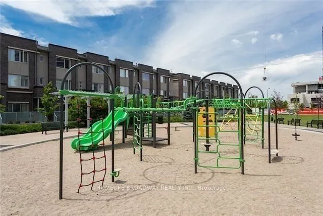 181 Village Green Square, #621