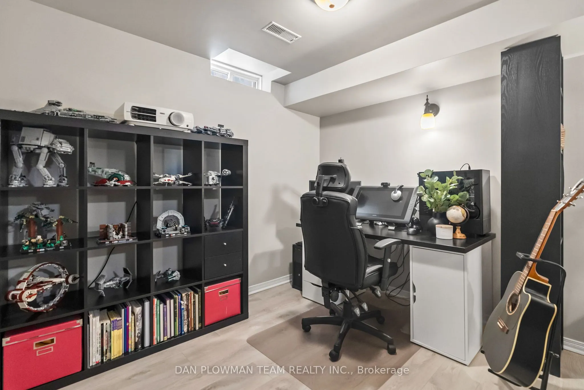 22 Breezewood Court