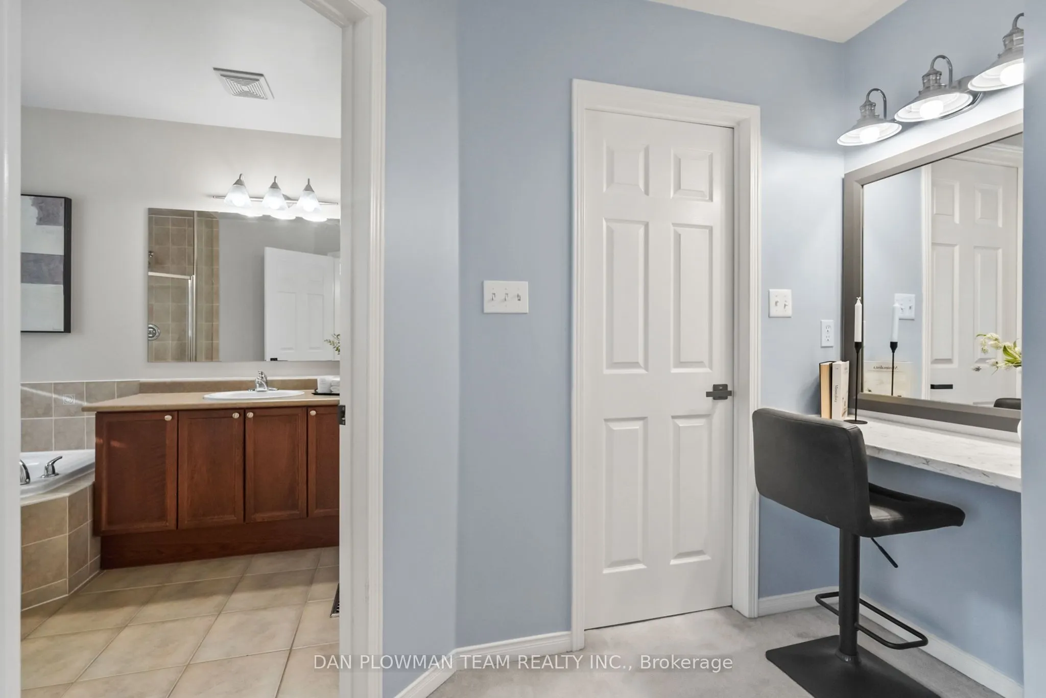 22 Breezewood Court
