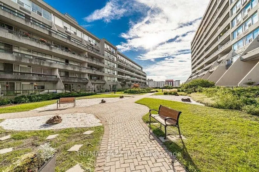 55 William Street E, #1211