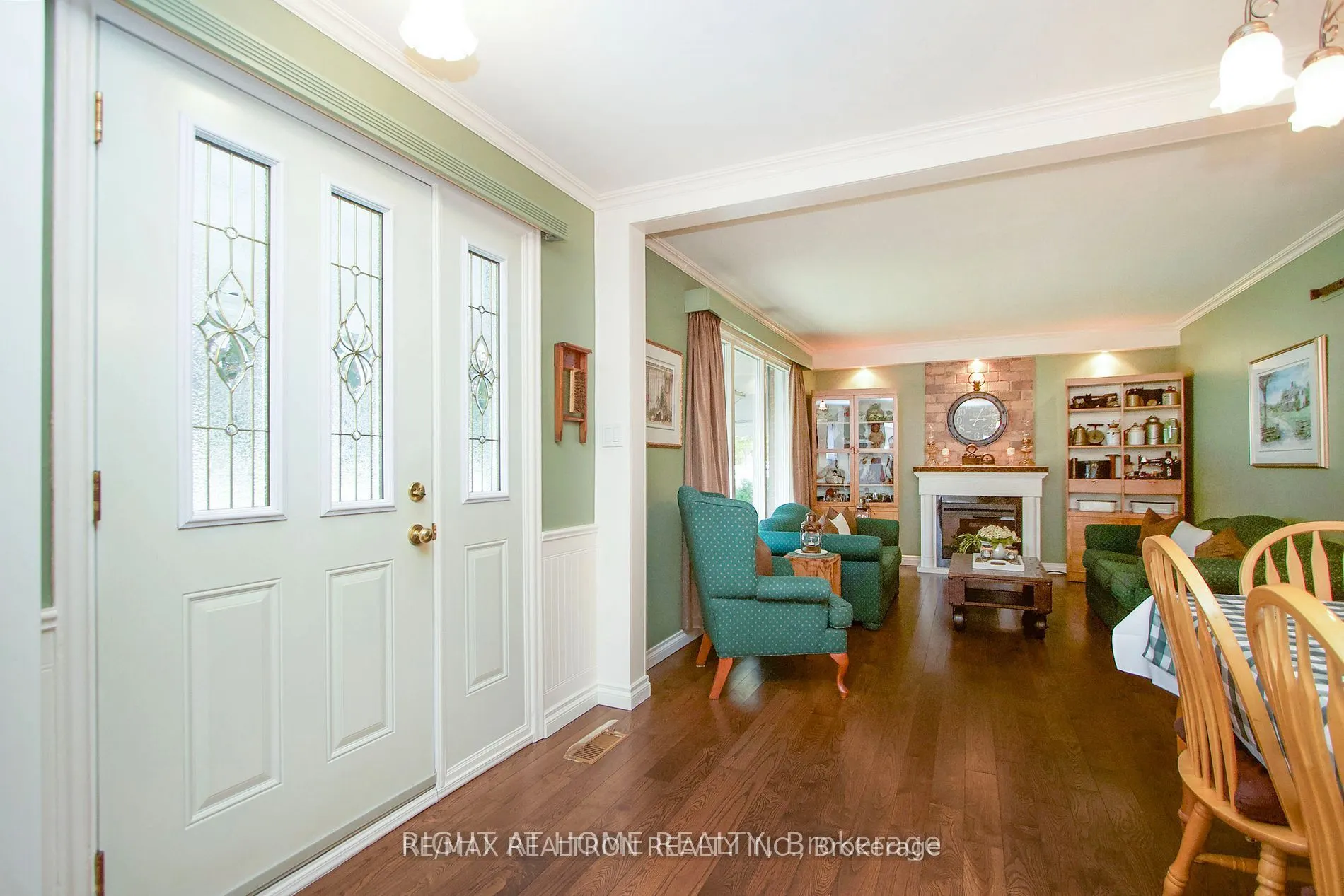 923 Bayview Avenue, #Main Floor Only