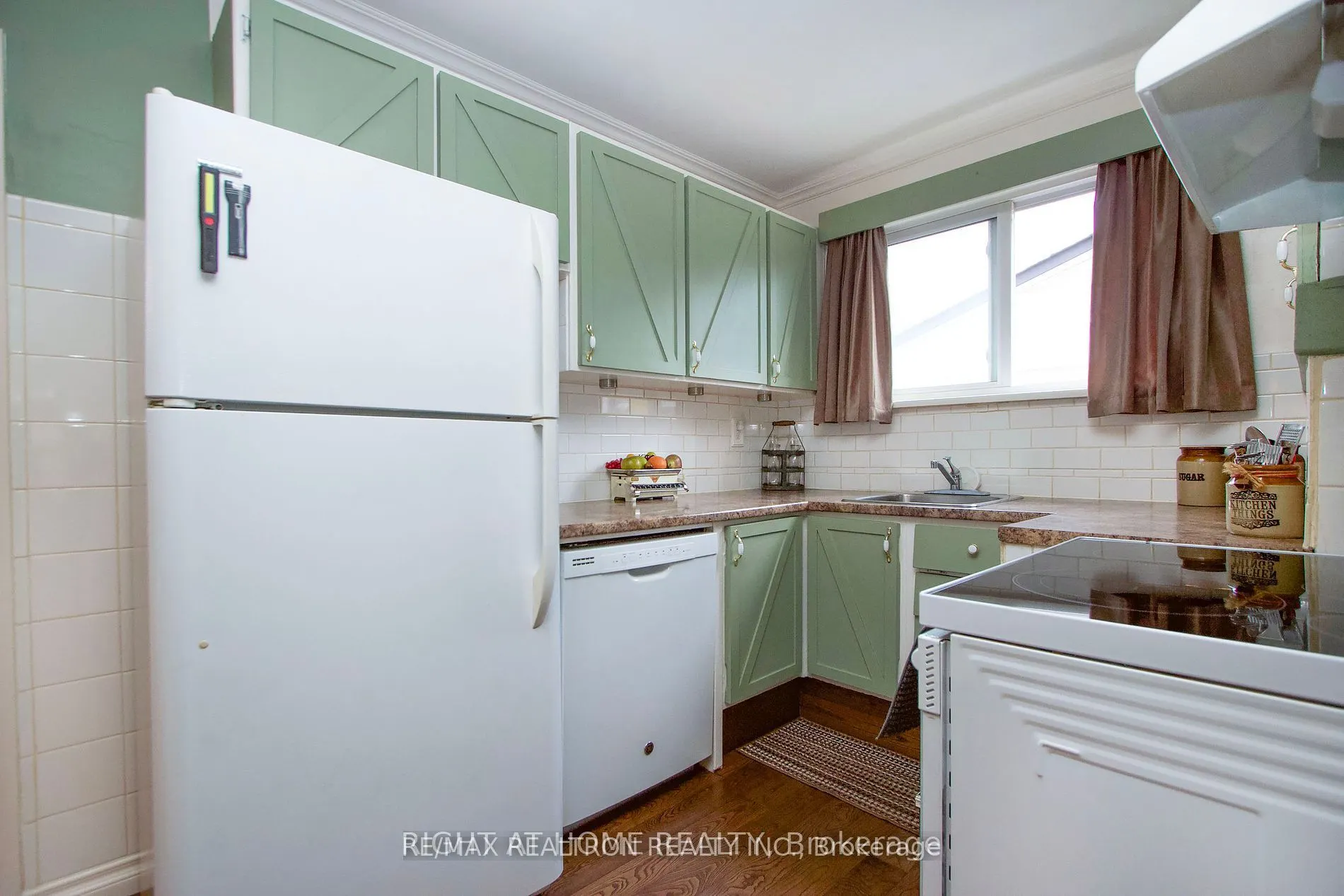 923 Bayview Avenue, #Main Floor Only