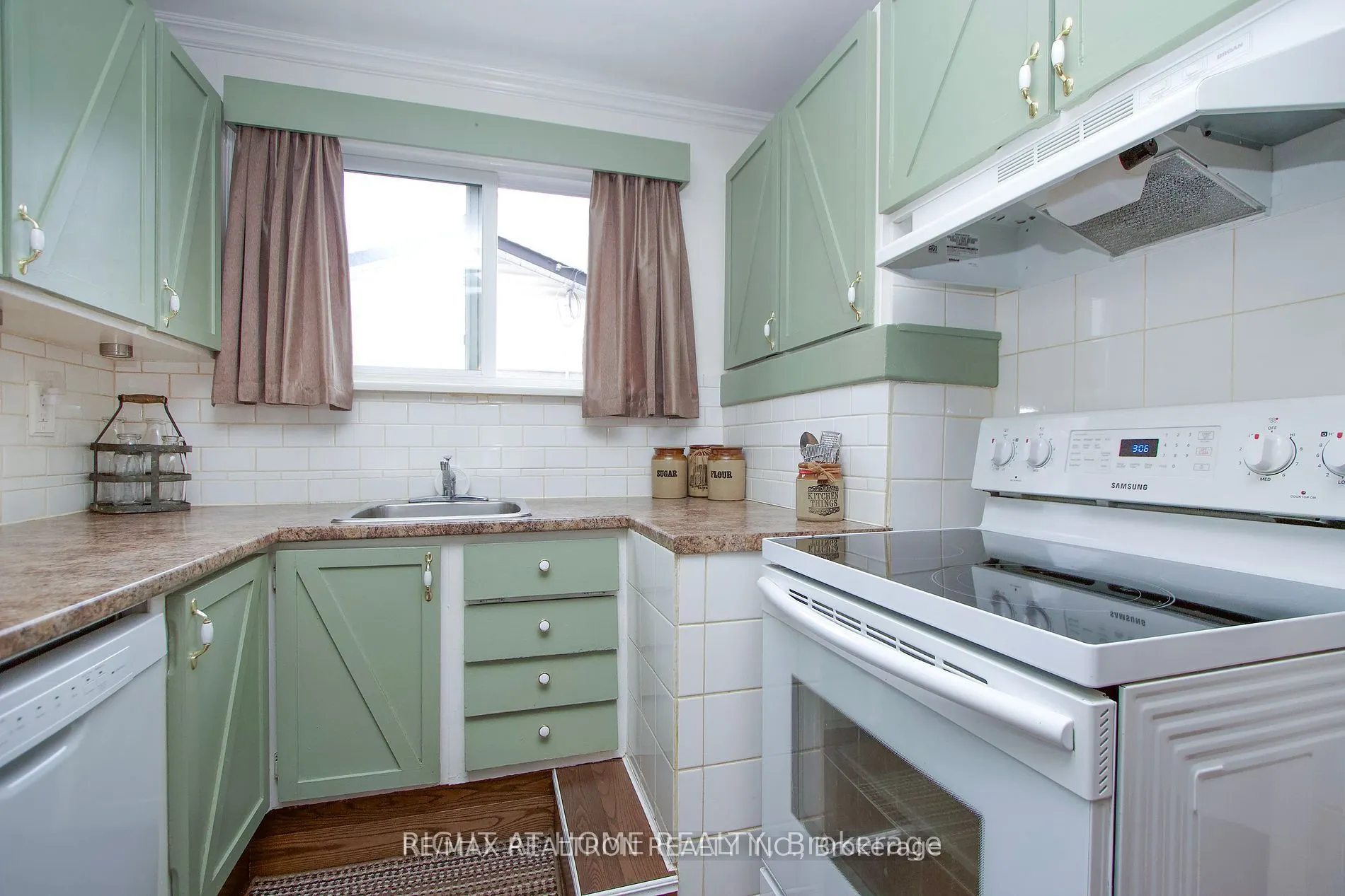 923 Bayview Avenue, #Main Floor Only