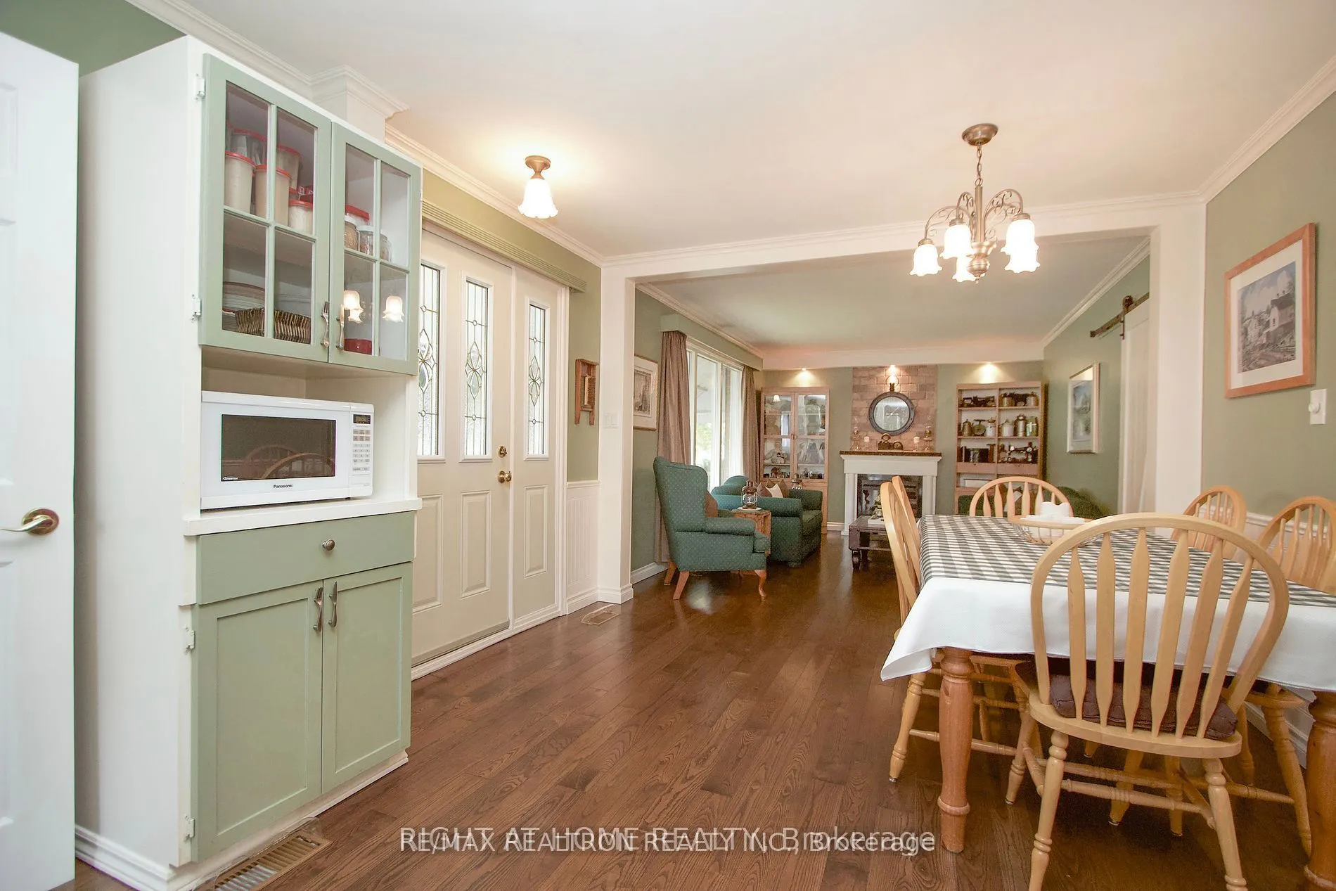923 Bayview Avenue, #Main Floor Only
