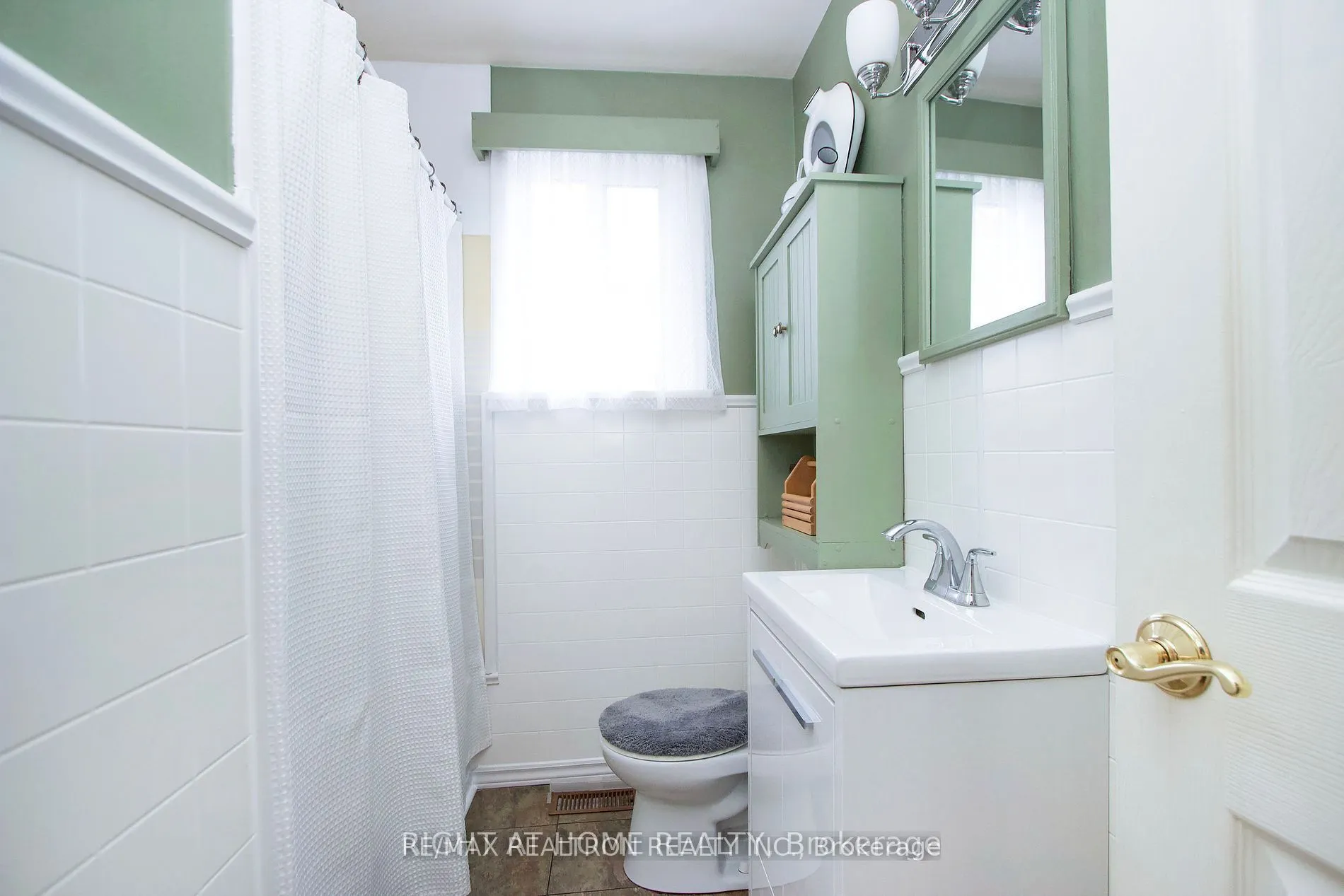 923 Bayview Avenue, #Main Floor Only
