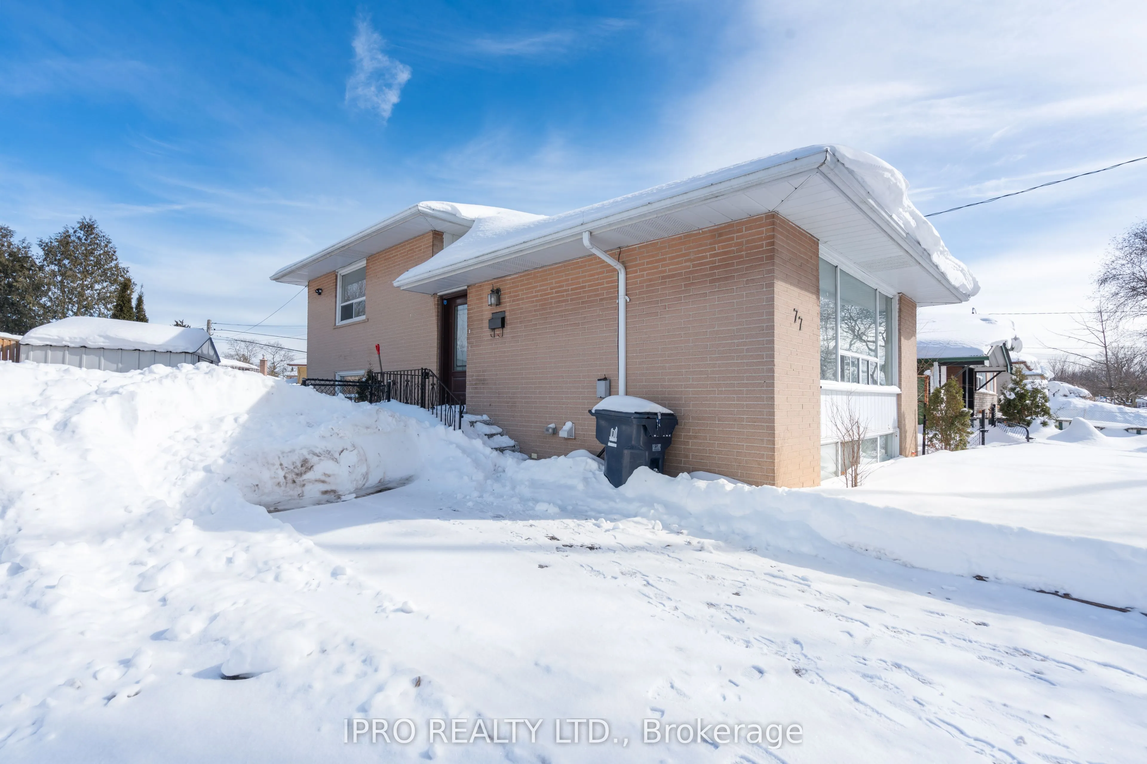 77 Milford Haven Drive E