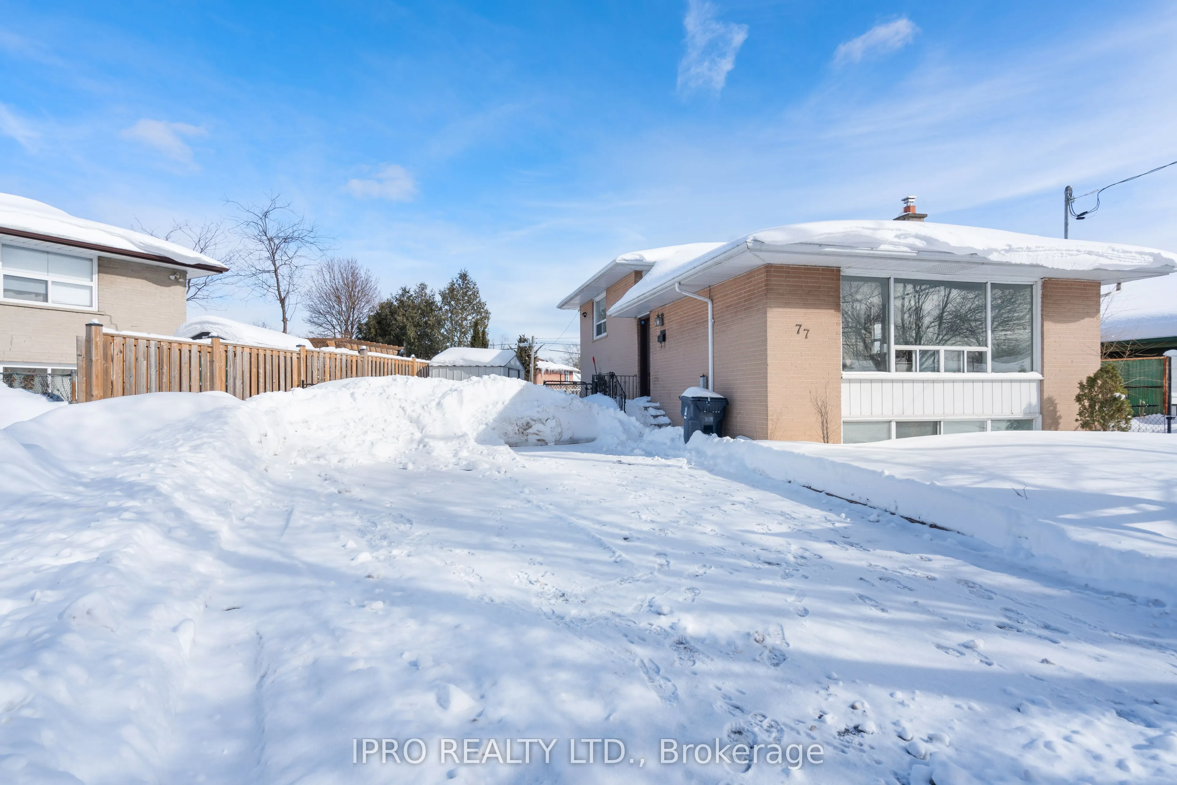 77 Milford Haven Drive E