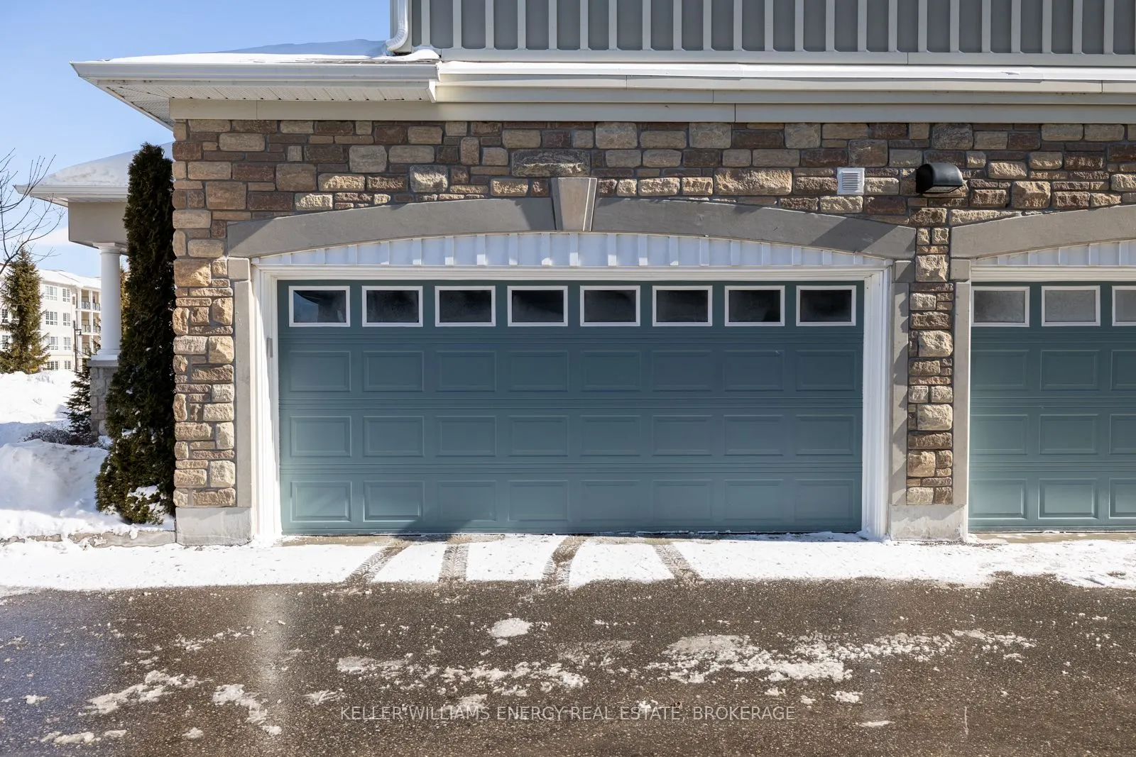 315 Lakebreeze Drive #1