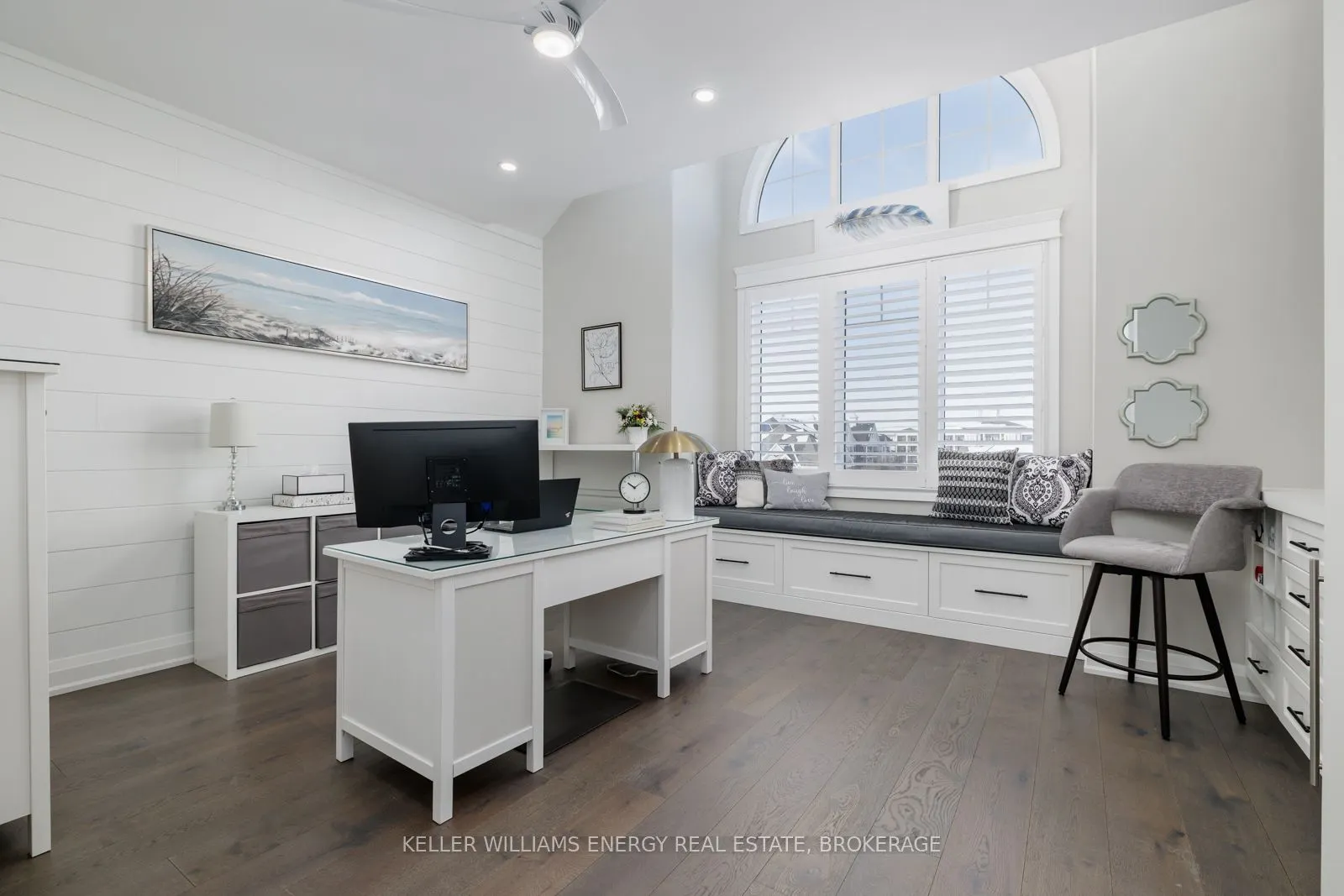 315 Lakebreeze Drive #1