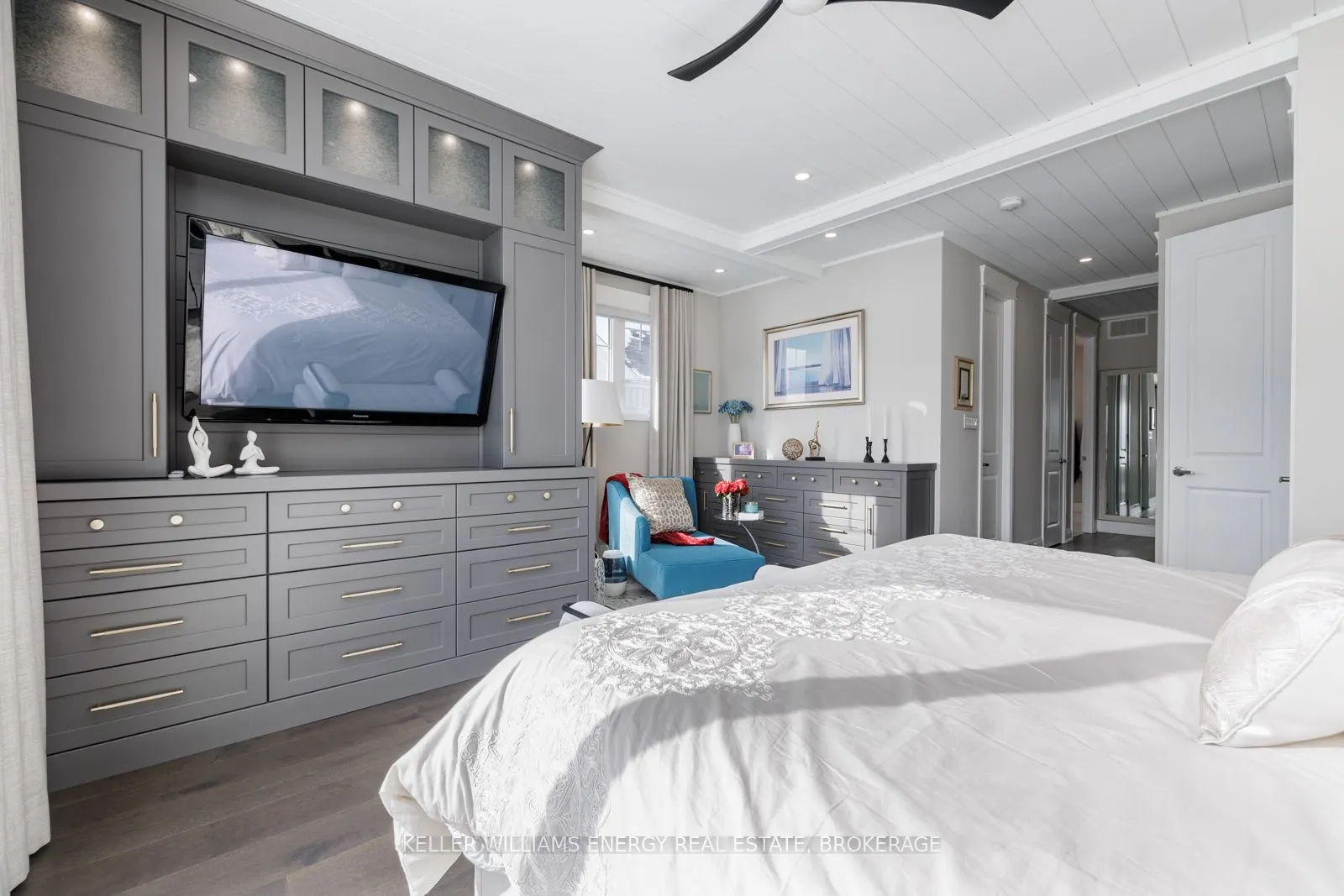 315 Lakebreeze Drive #1