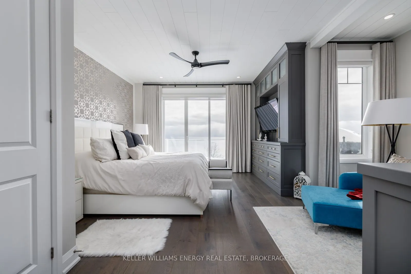 315 Lakebreeze Drive #1