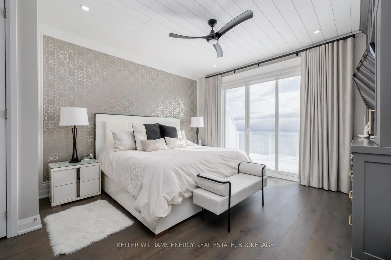 315 Lakebreeze Drive #1