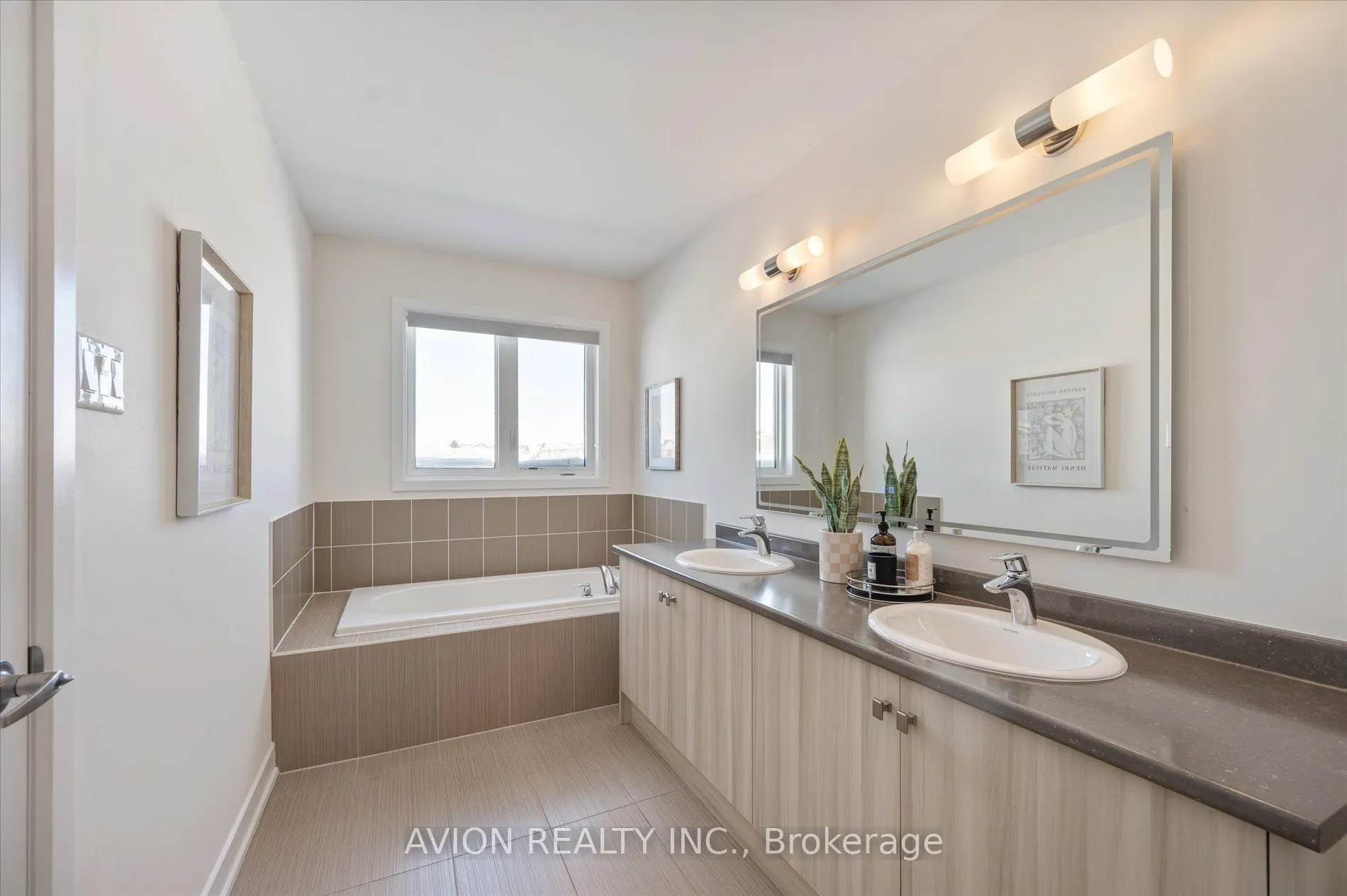 96 Donald Fleming Way N, #124
