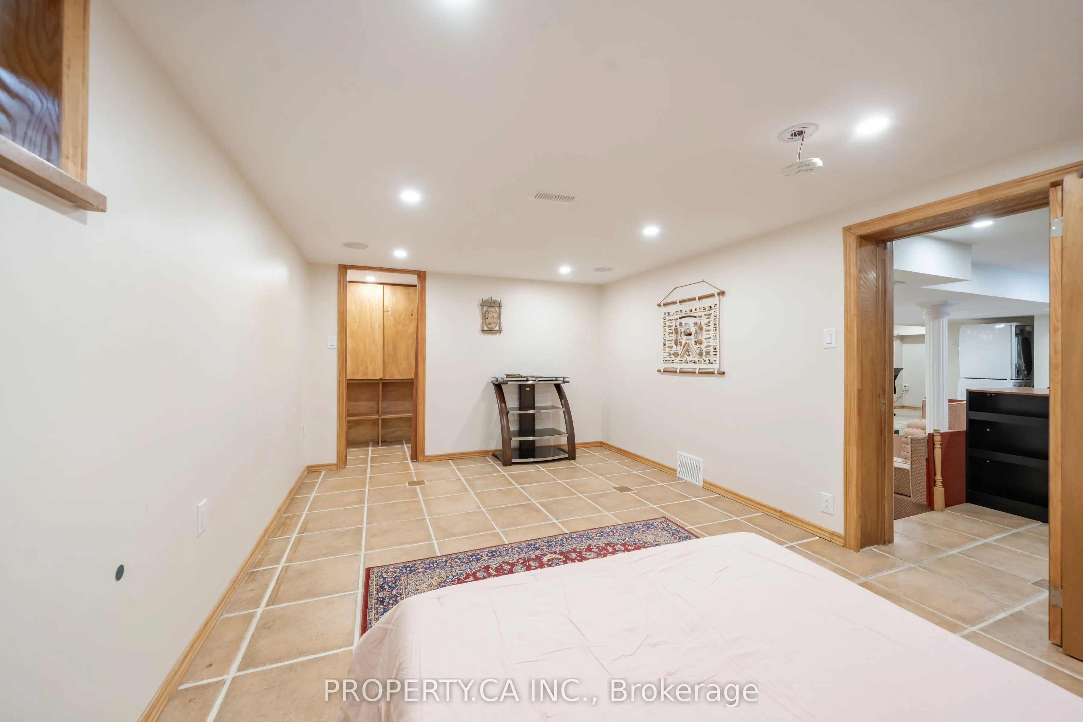 300 East Avenue, #Lower