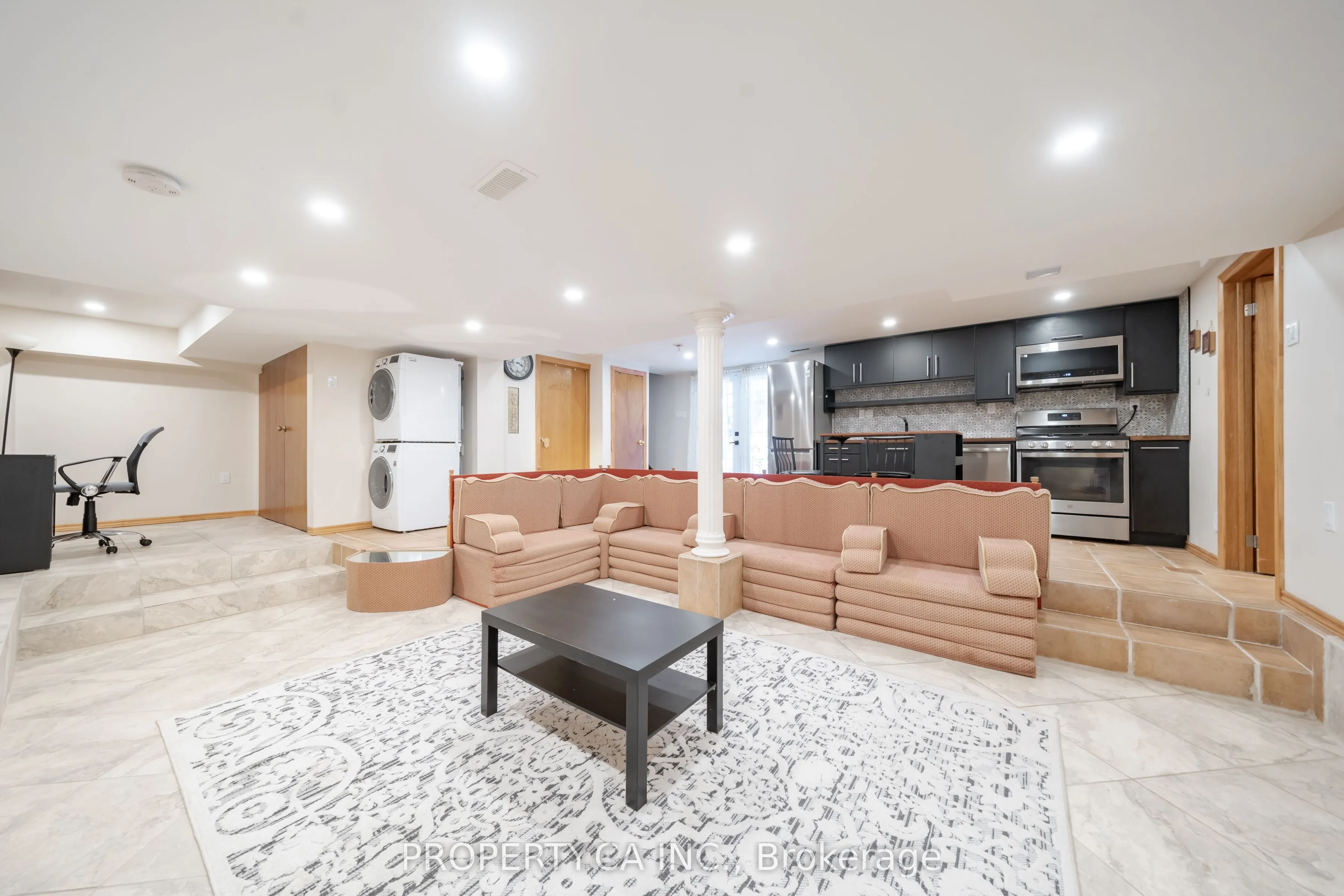 300 East Avenue, #Lower
