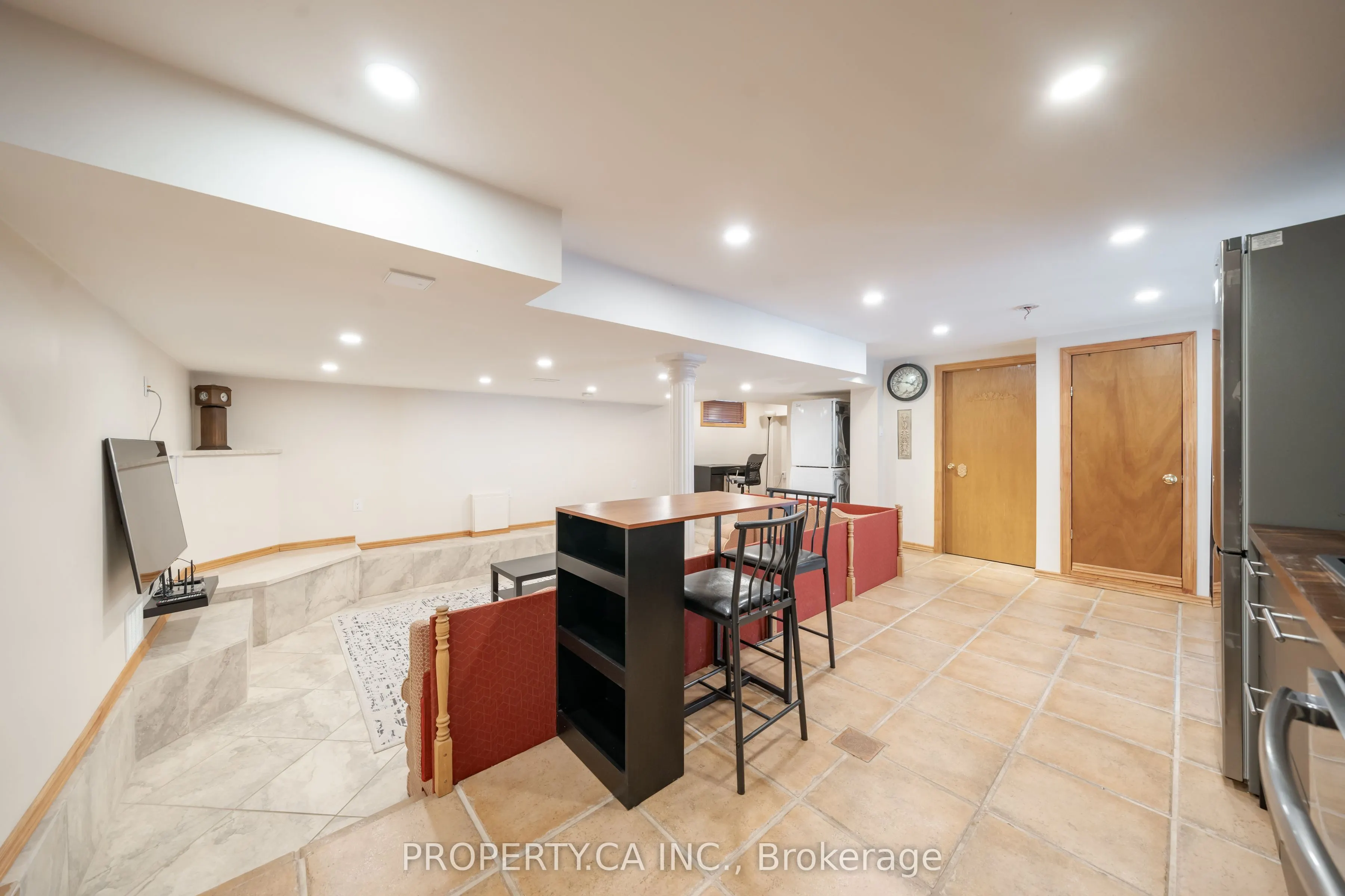 300 East Avenue, #Lower