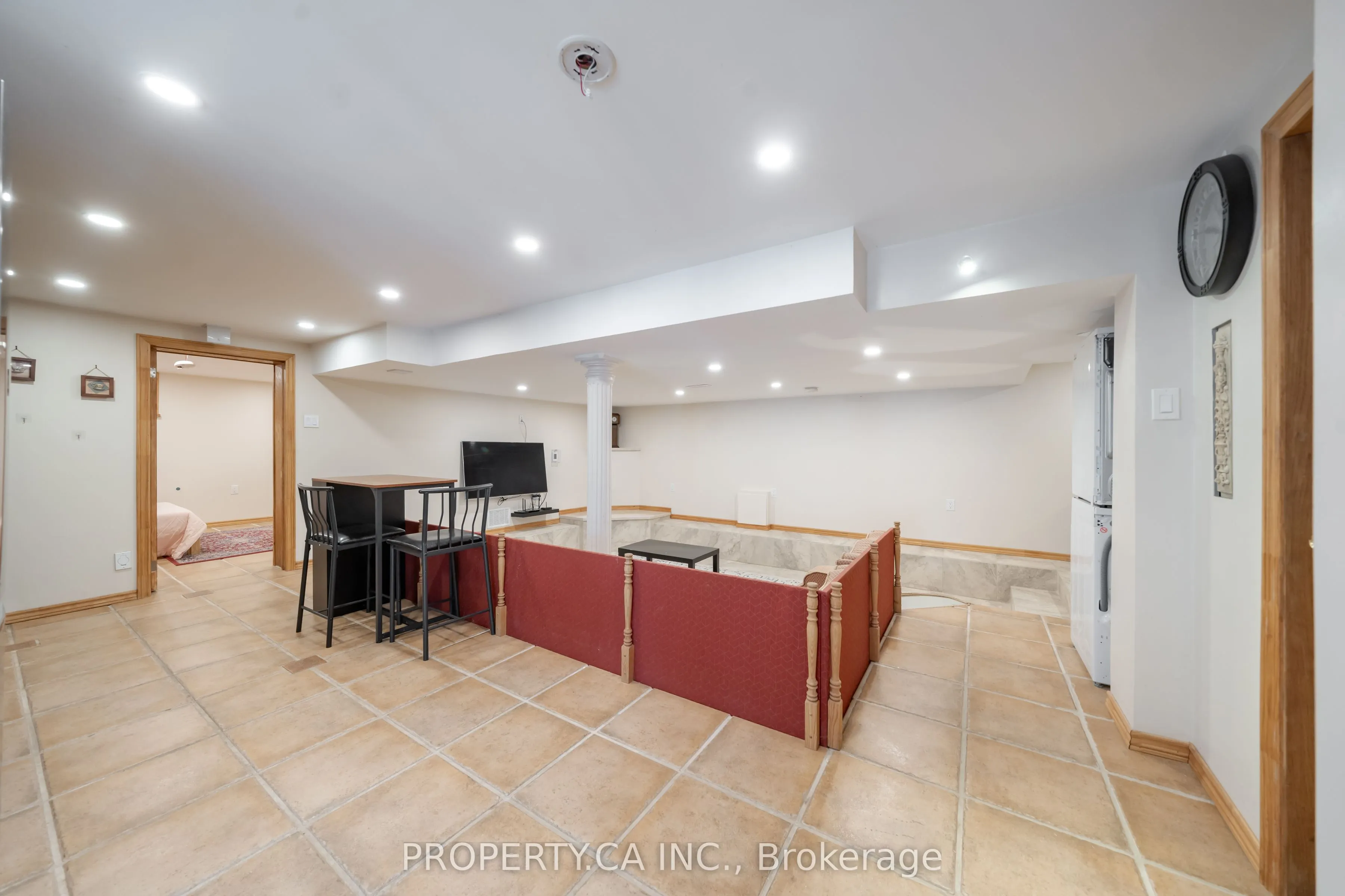 300 East Avenue, #Lower