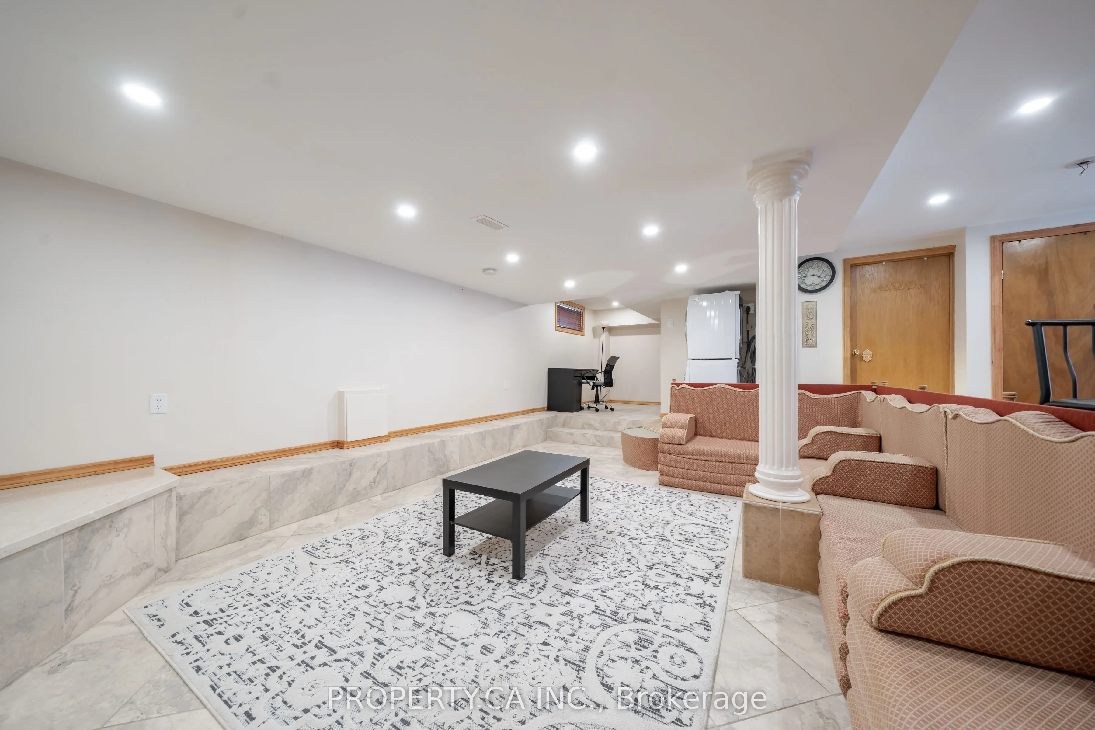300 East Avenue, #Lower