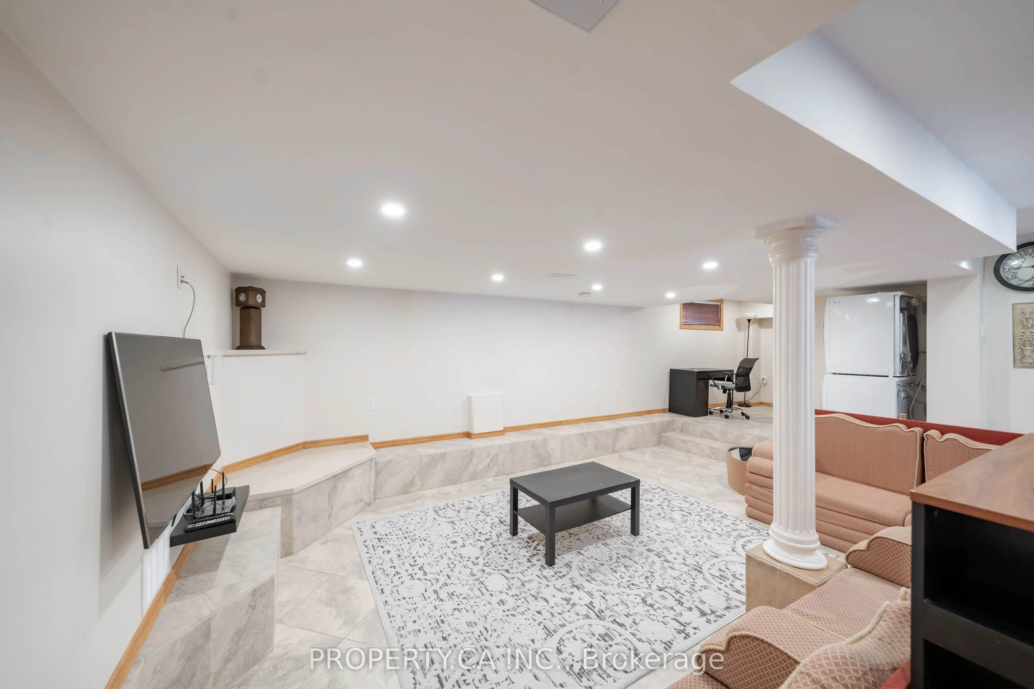 300 East Avenue, #Lower