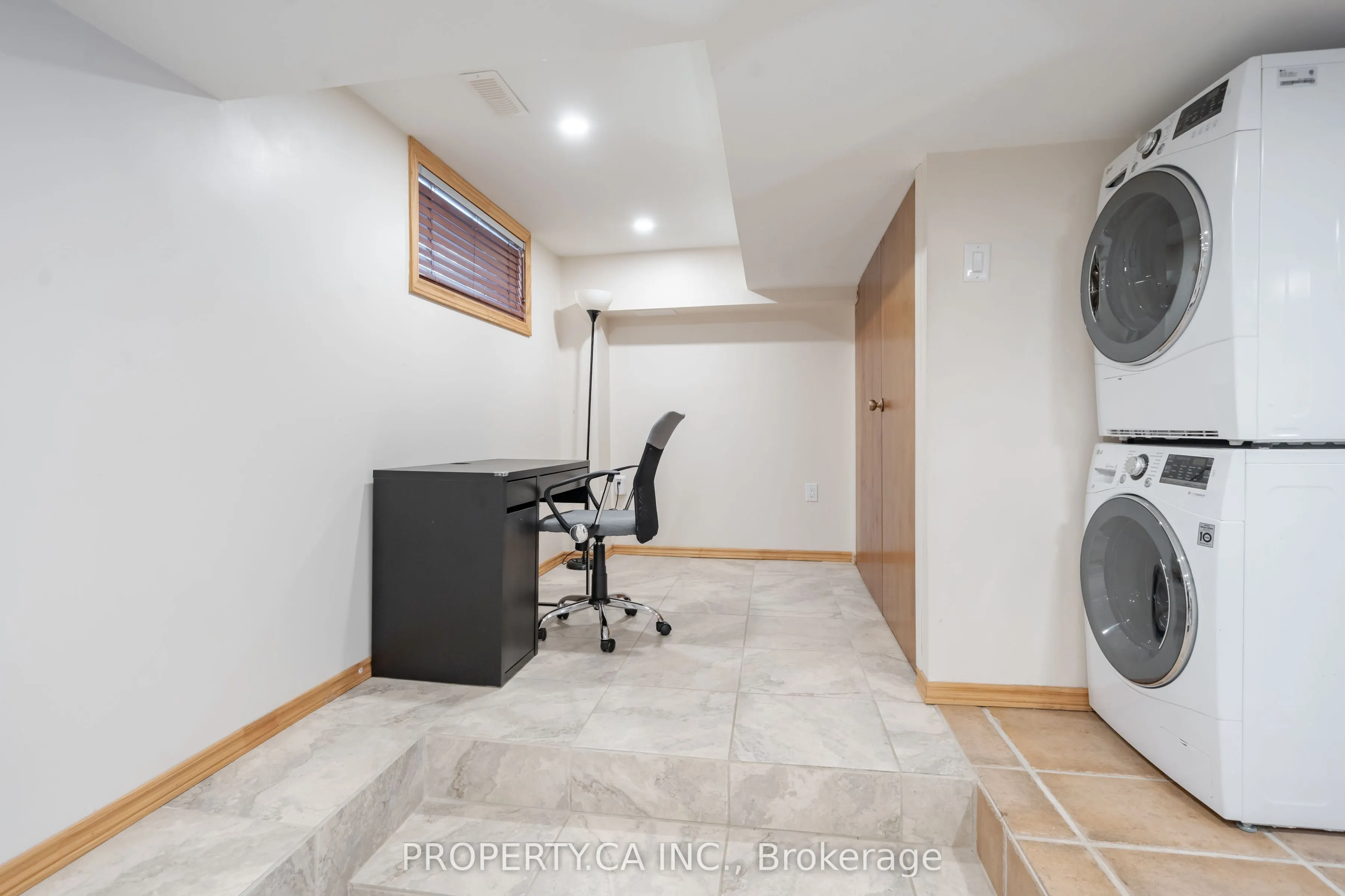 300 East Avenue, #Lower