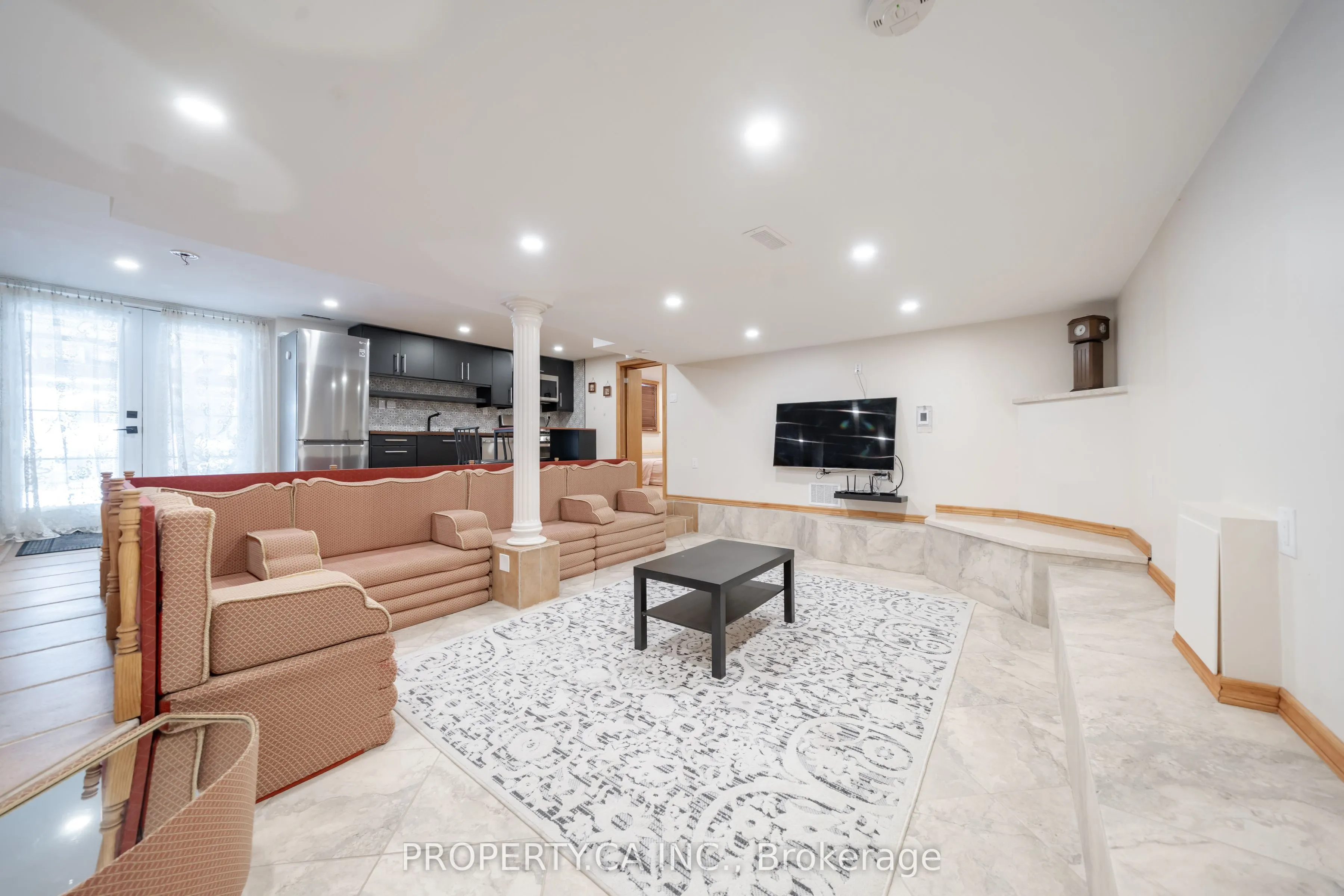 300 East Avenue, #Lower