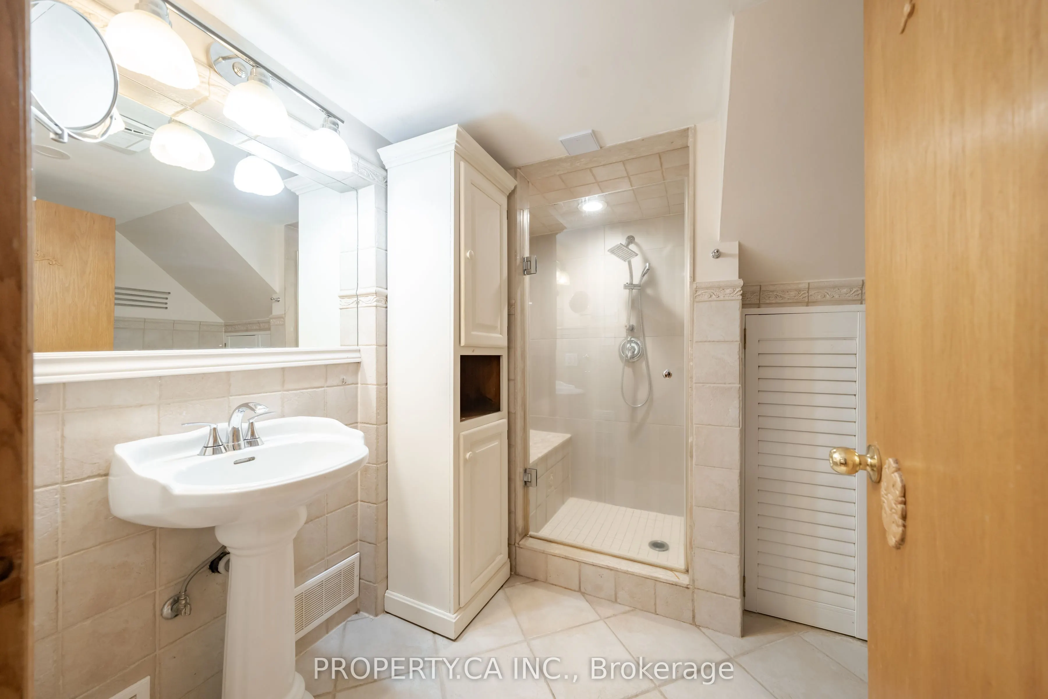 300 East Avenue, #Lower
