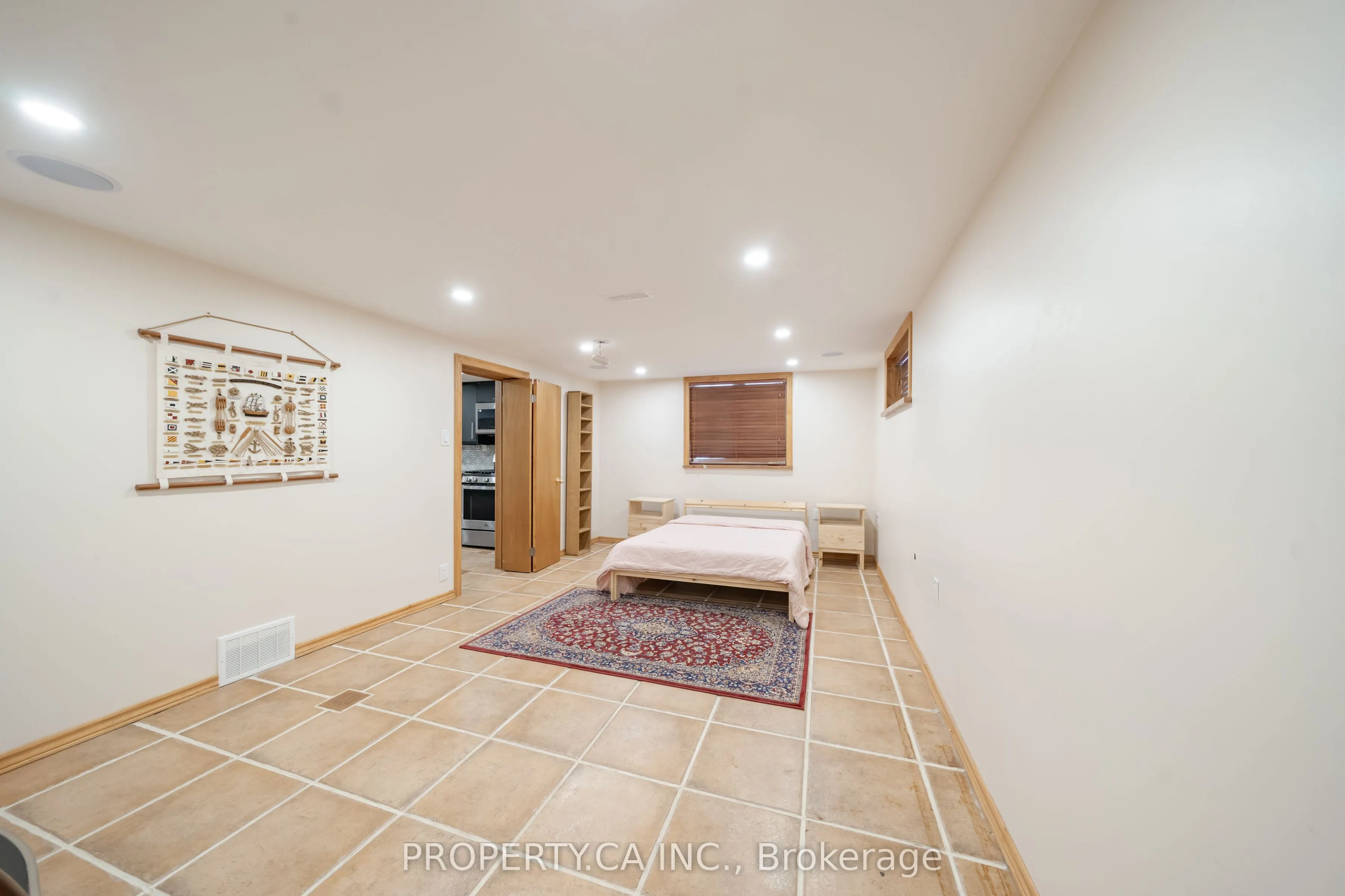 300 East Avenue, #Lower