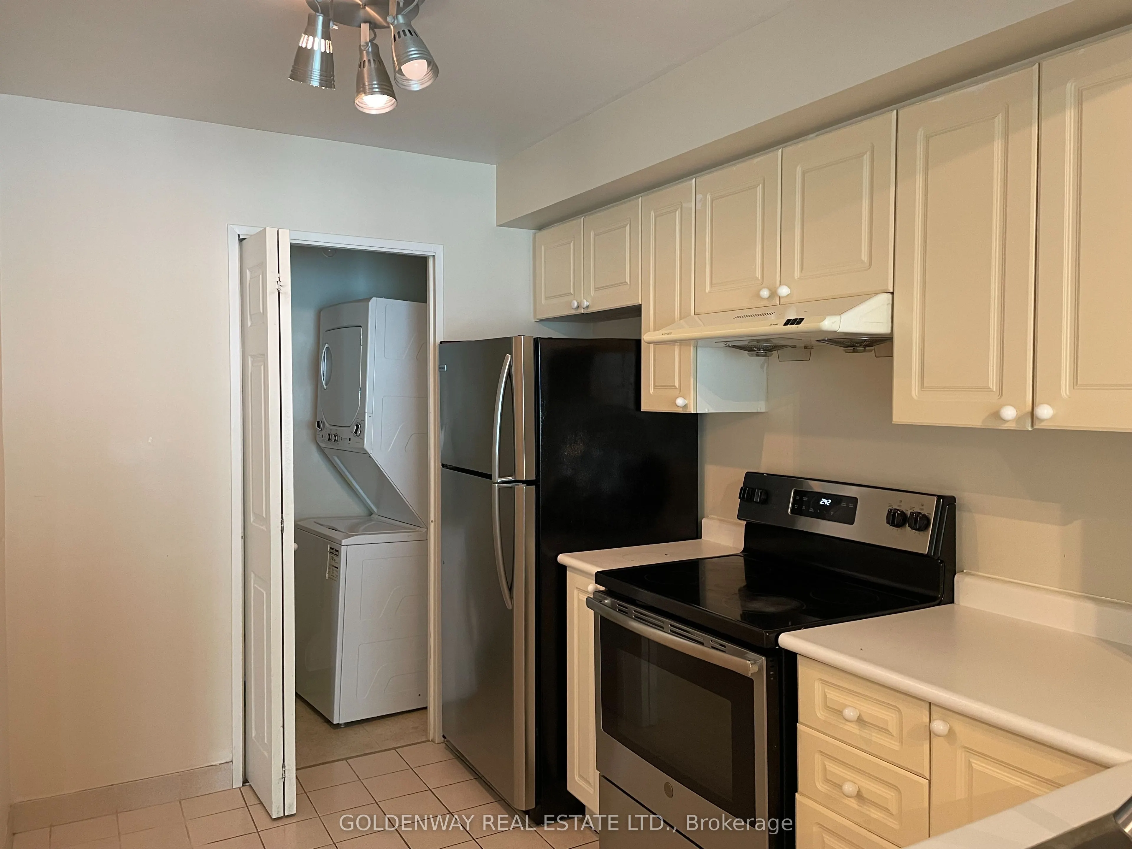 18 Lee Centre Drive, #2011