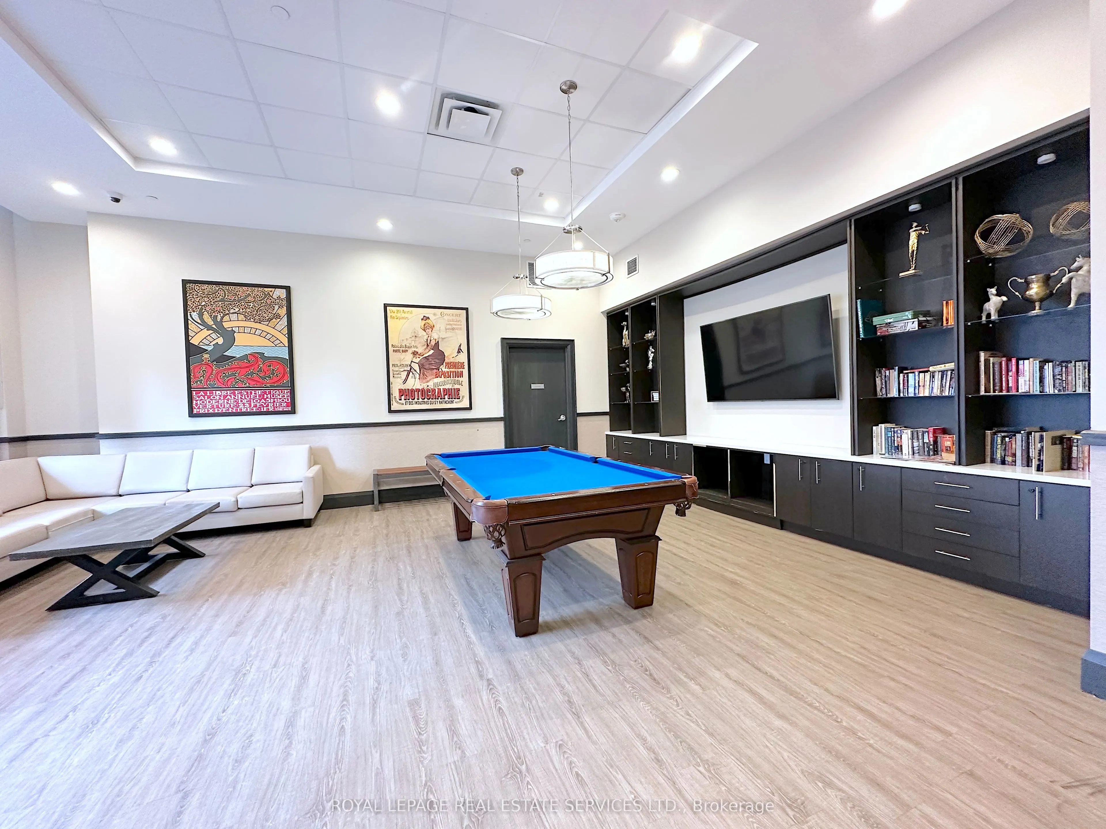 420 Harwood Avenue, #807