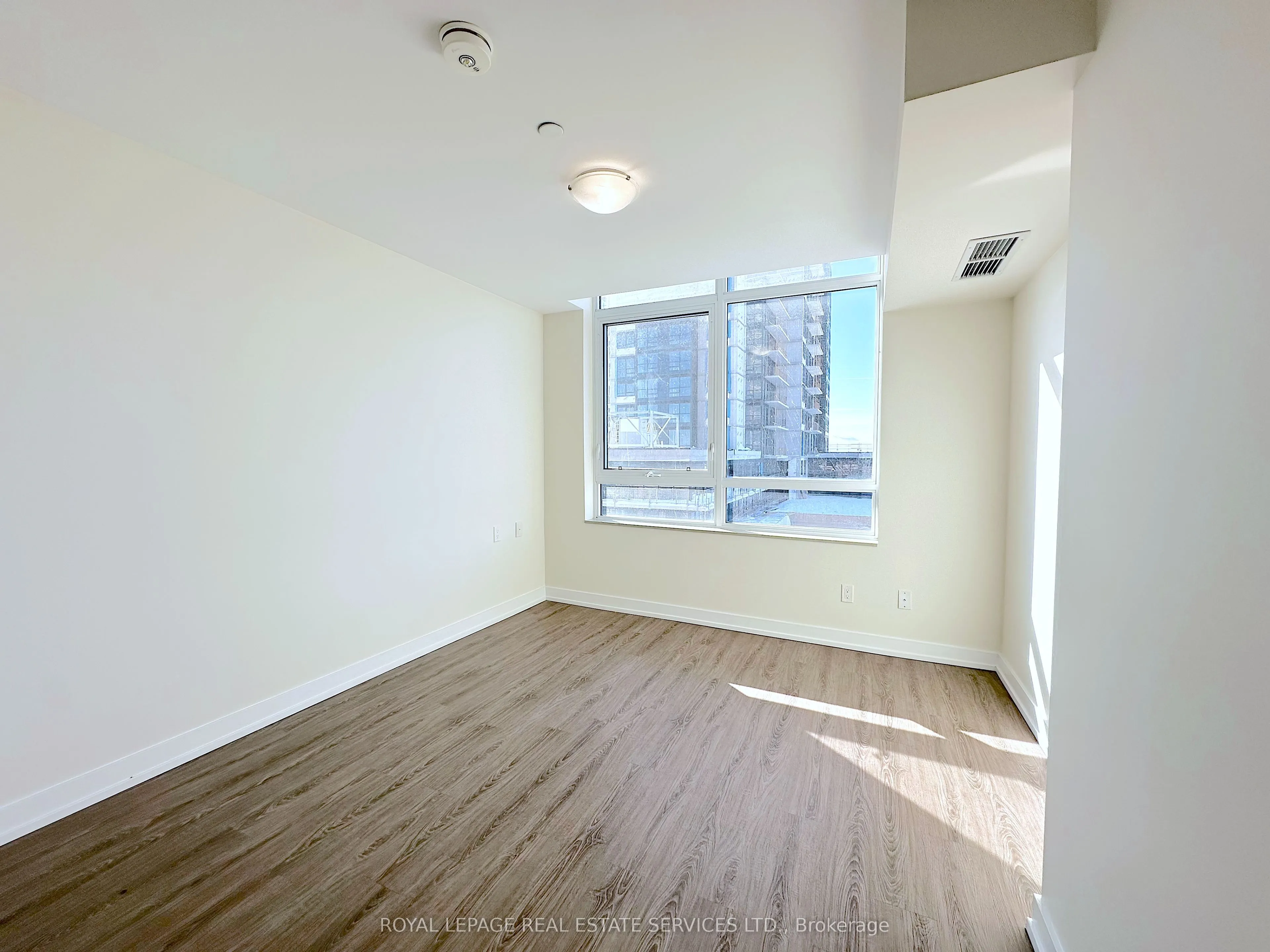 420 Harwood Avenue, #807
