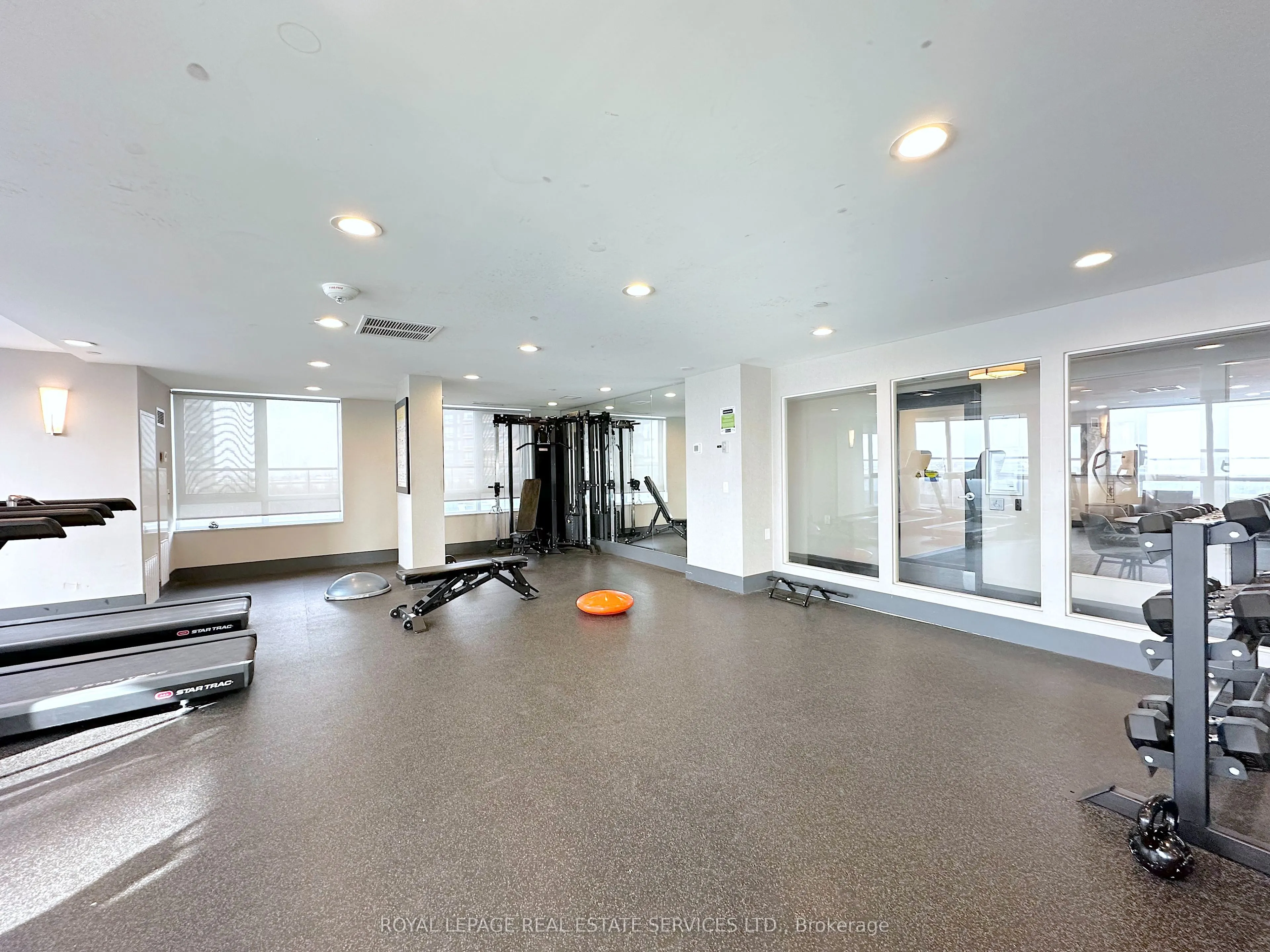 420 Harwood Avenue, #807