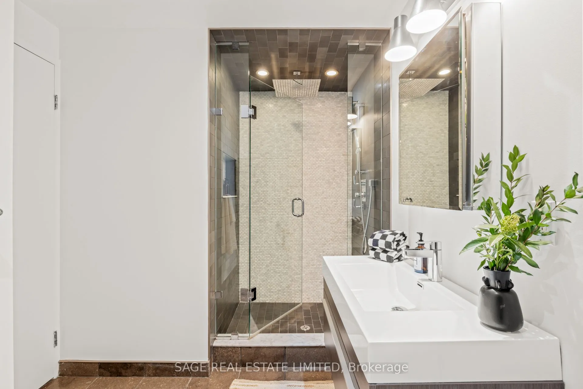 233 Carlaw Avenue #601