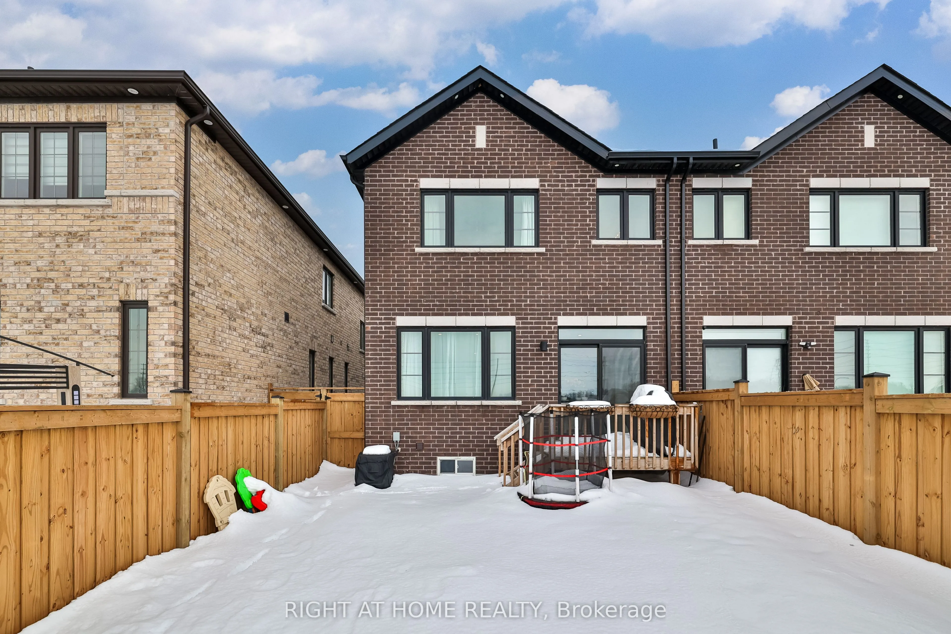 42 Peter Hogg Court