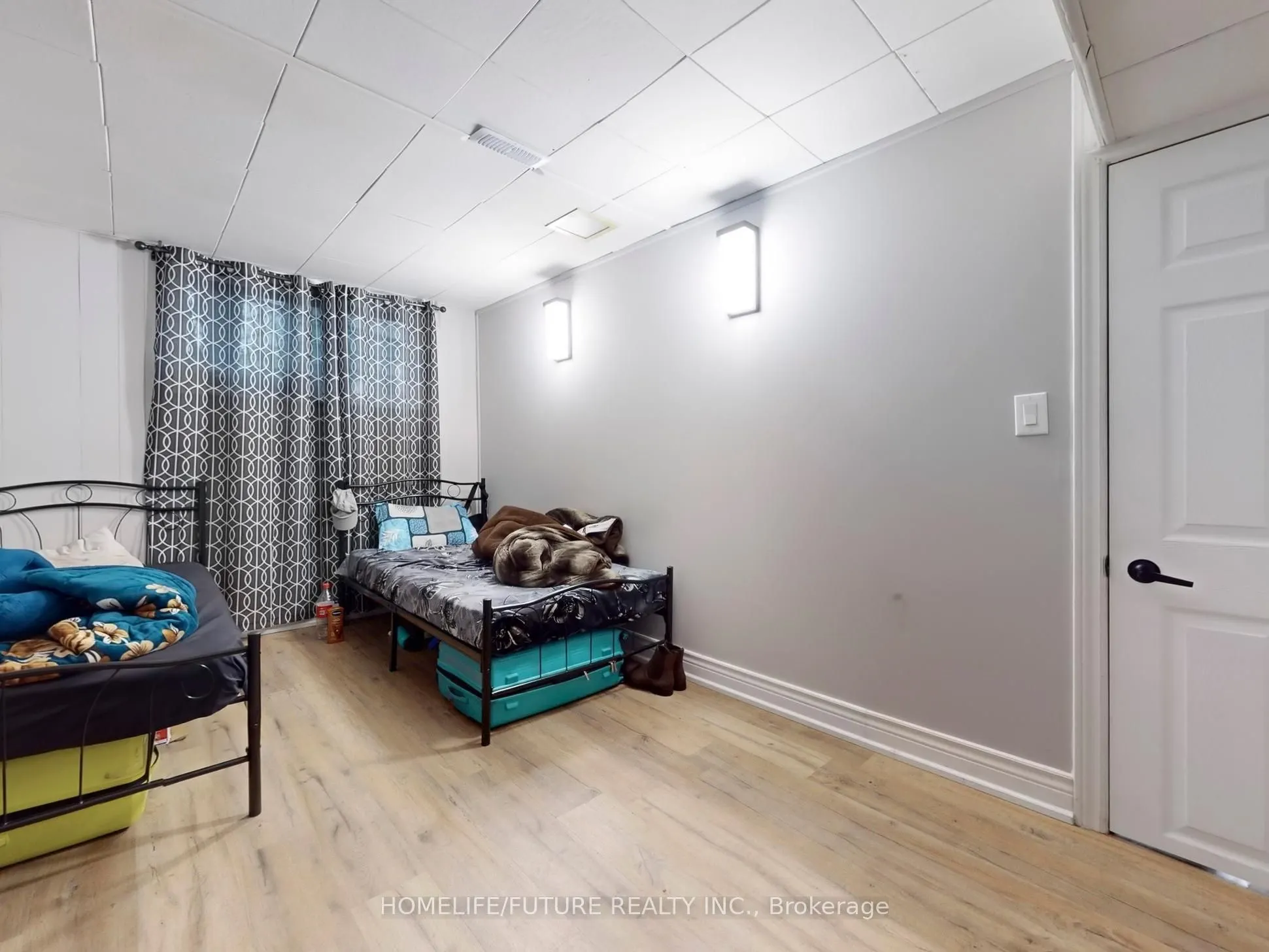 1500 Simcoe Street N