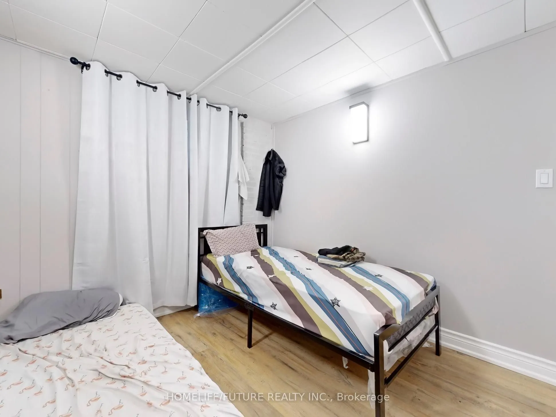 1500 Simcoe Street N