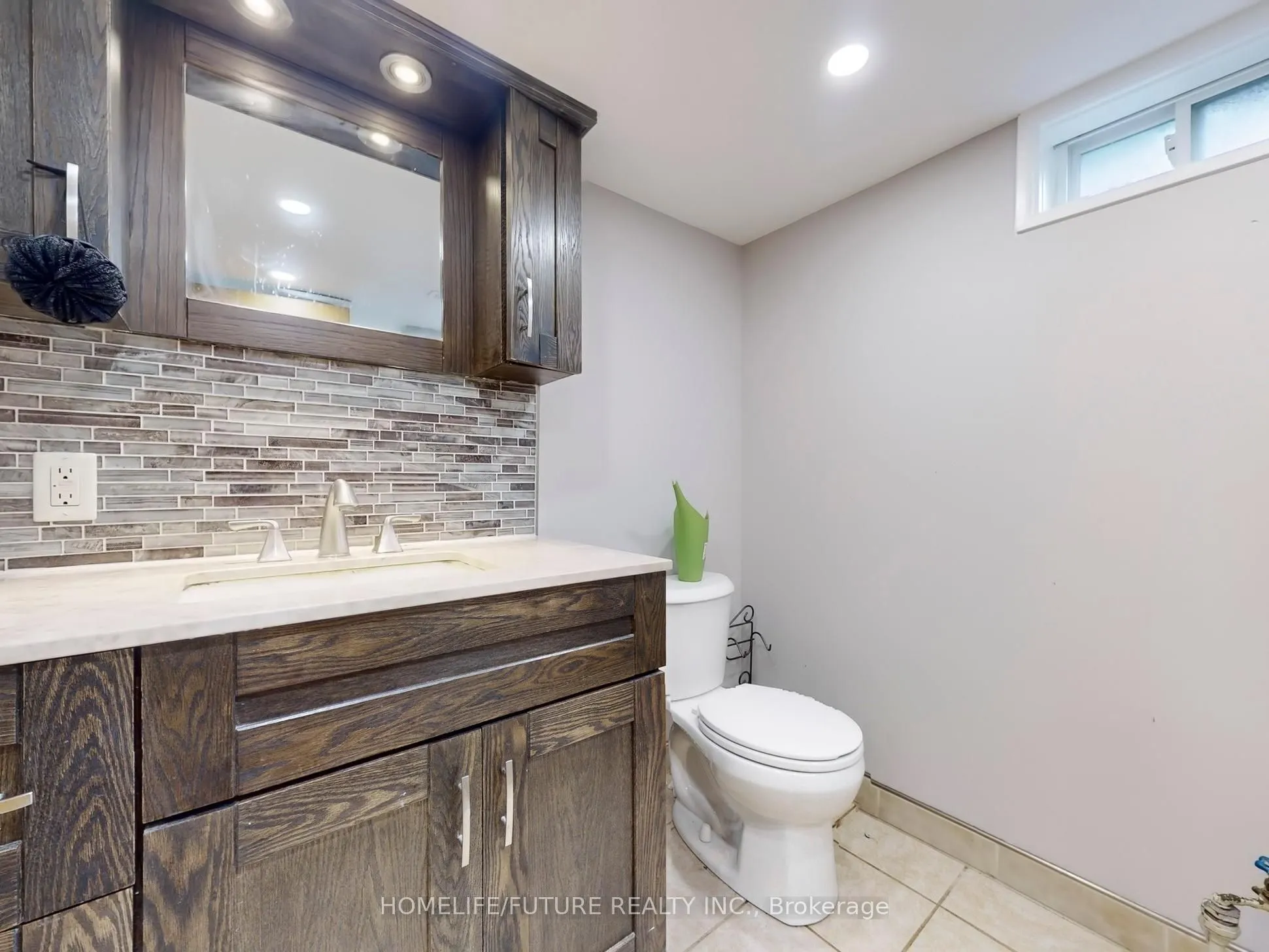 1500 Simcoe Street N