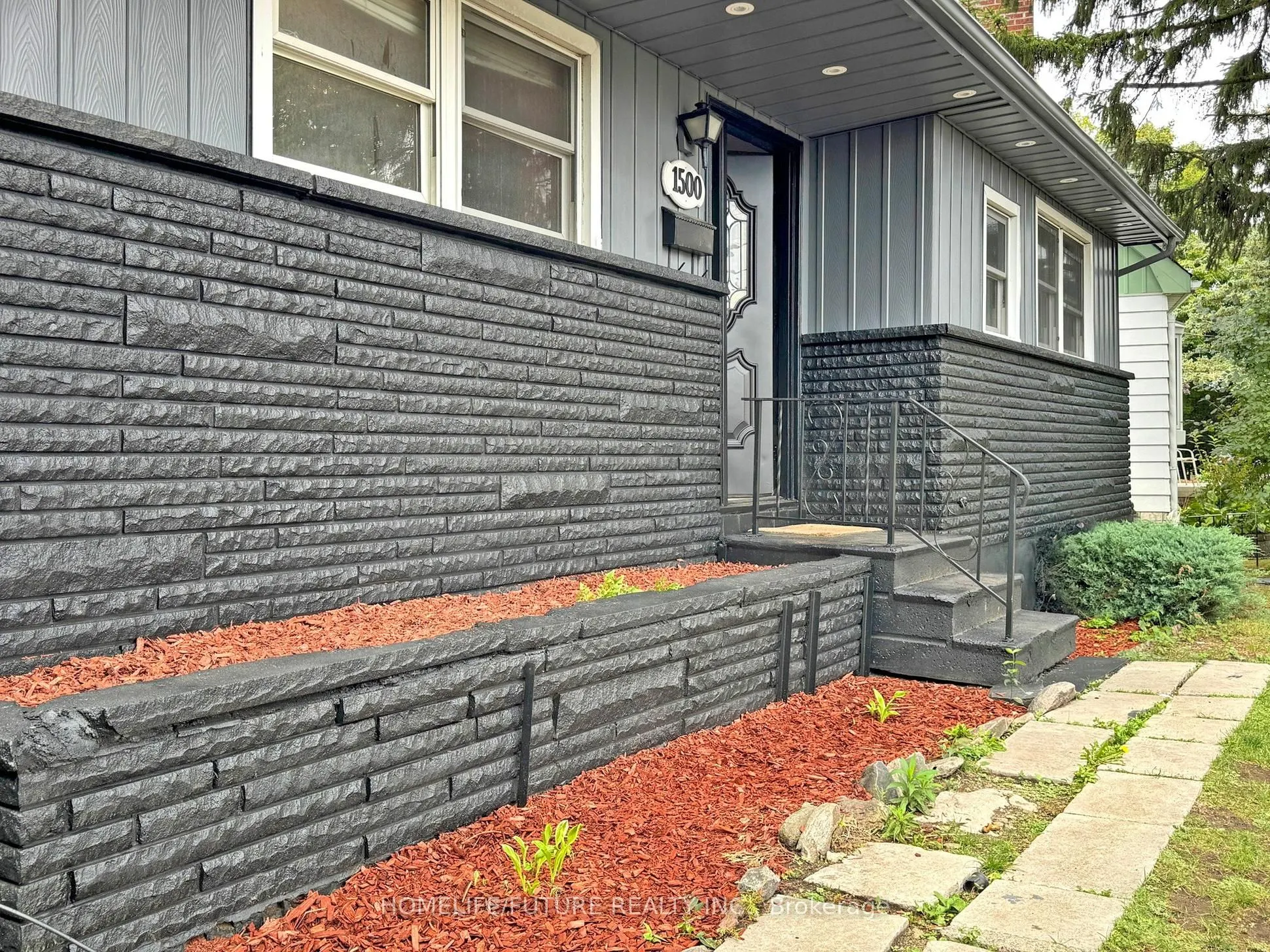 1500 Simcoe Street N