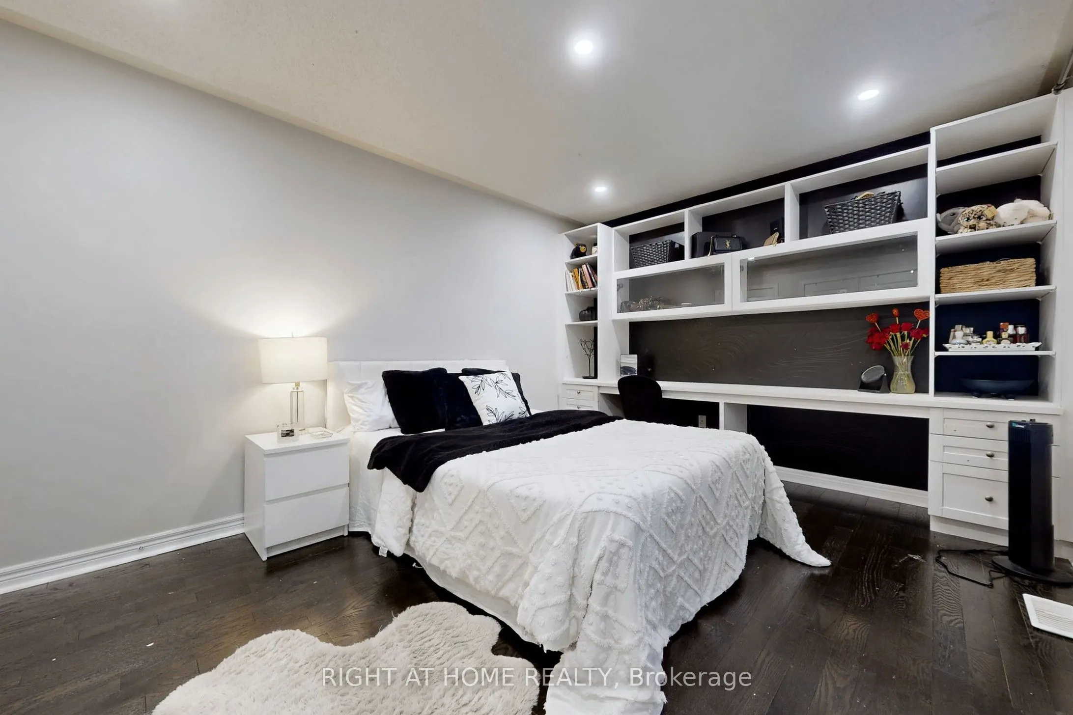 78 Middlecote Drive