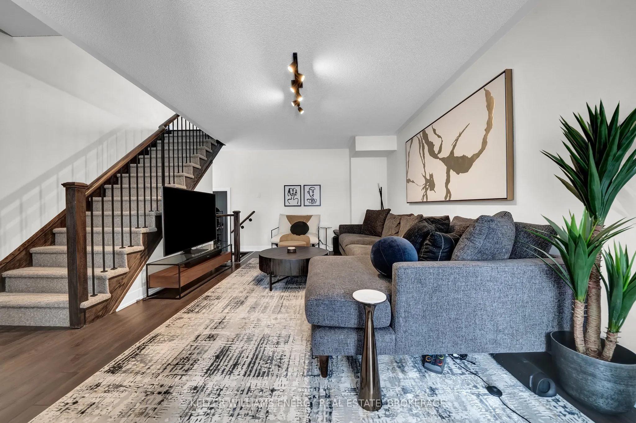 15 Shawfield Way, #83