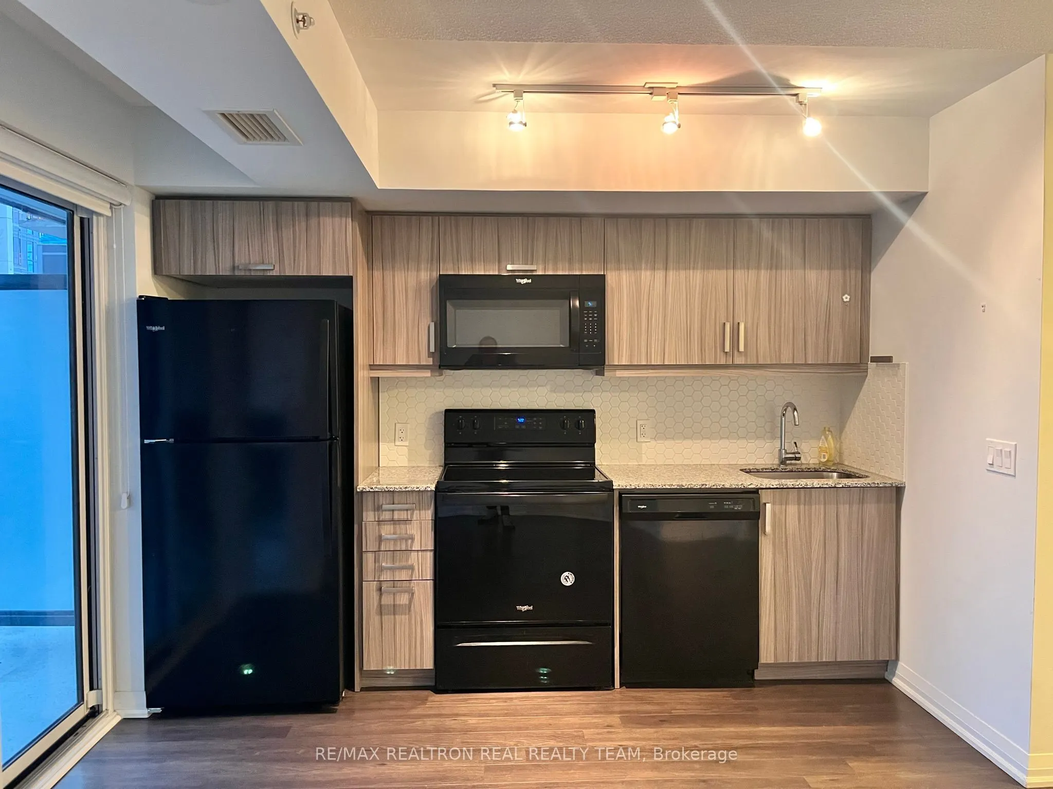 30 Meadowglen Place #502
