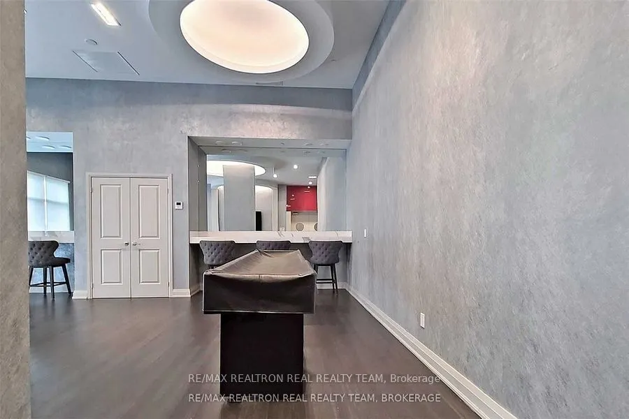 30 Meadowglen Place #502